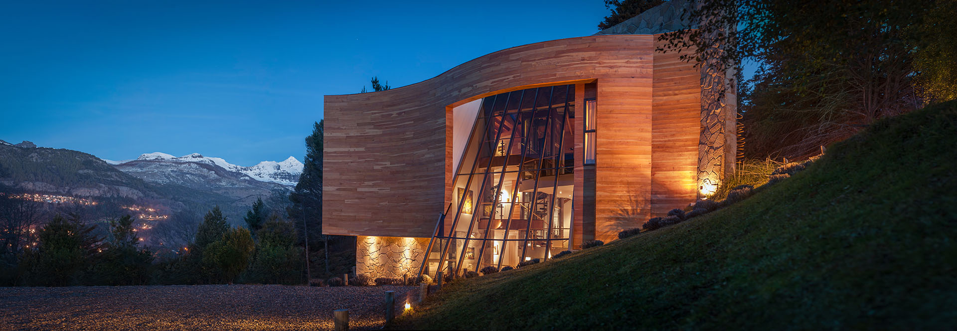 Edificar una vivienda que combine madera y hormigón sobre montaña oscila entre USD 1.200 y 2.000 por m2