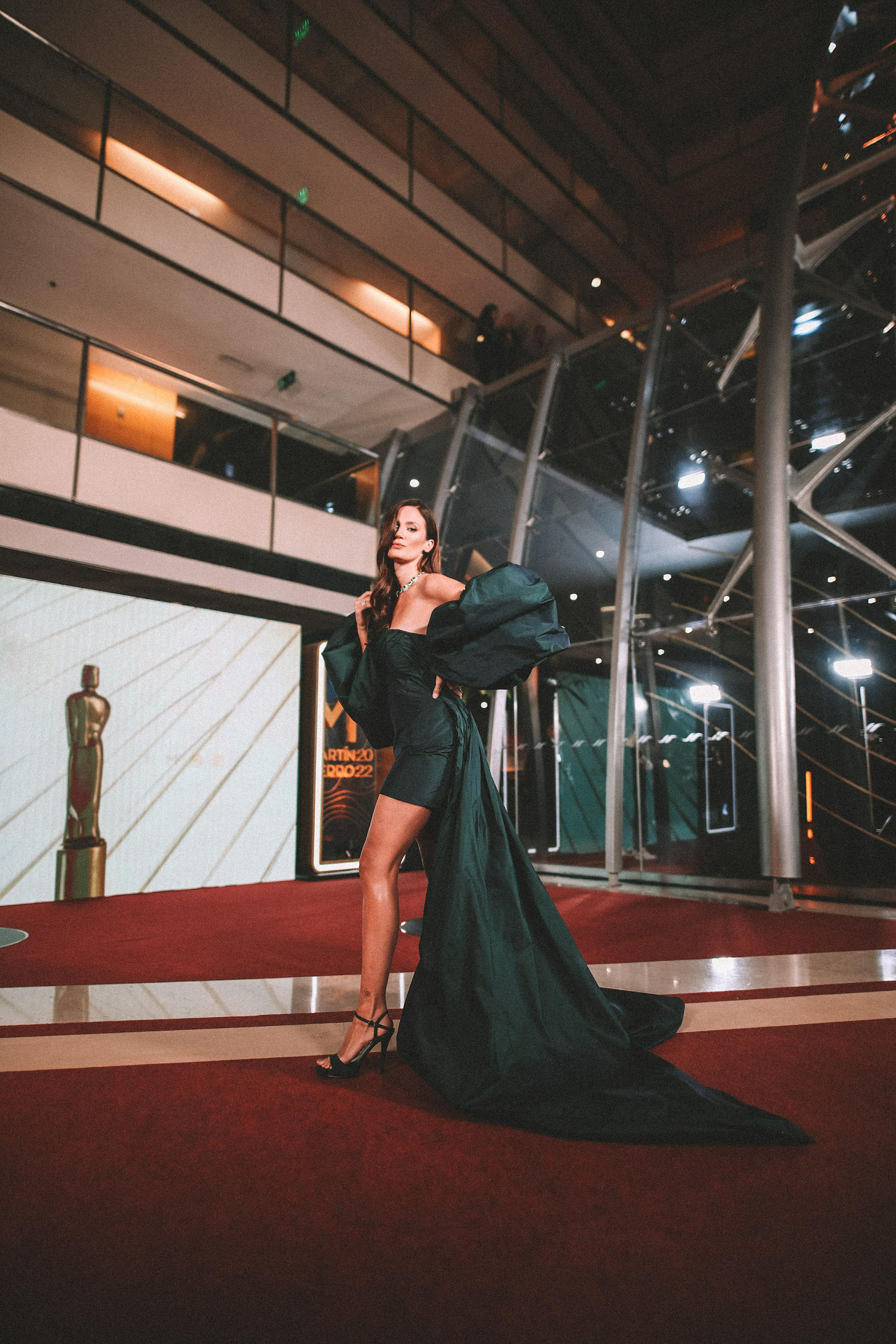 El imponente look de Paula Chaves. Fotos: @claritacao