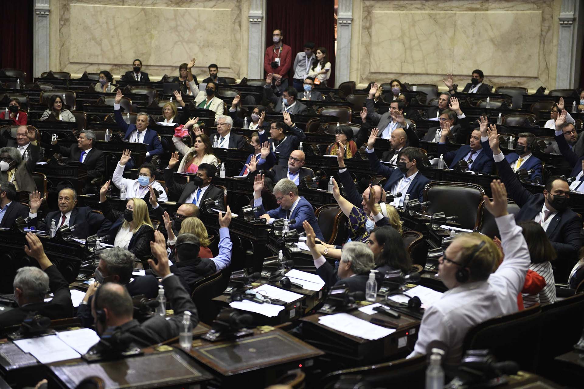 El único camino para que esas reformas se hagan en democracia es ganar las elecciones con una plataforma económica y política que plebiscite las reformas fiscales y estructurales; que no haga promesas incoherentes o incumplibles (Comunicación Senado)