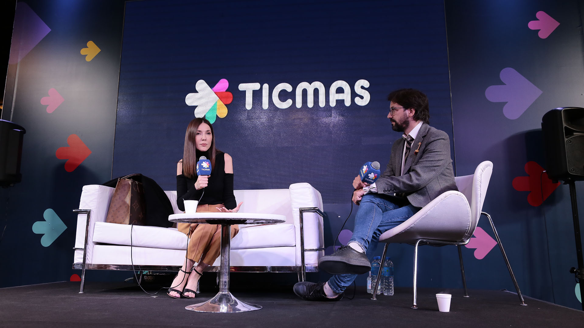 Cristina Pérez en el auditorio de Ticmas junto a Patricio Zunini