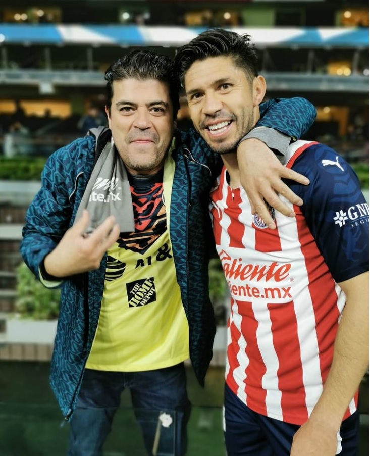 El Burro Azcárraga hace diferentes apuestas a favor del América con sus compañeros de trabajo (Foto: Twitter/@burrovan)