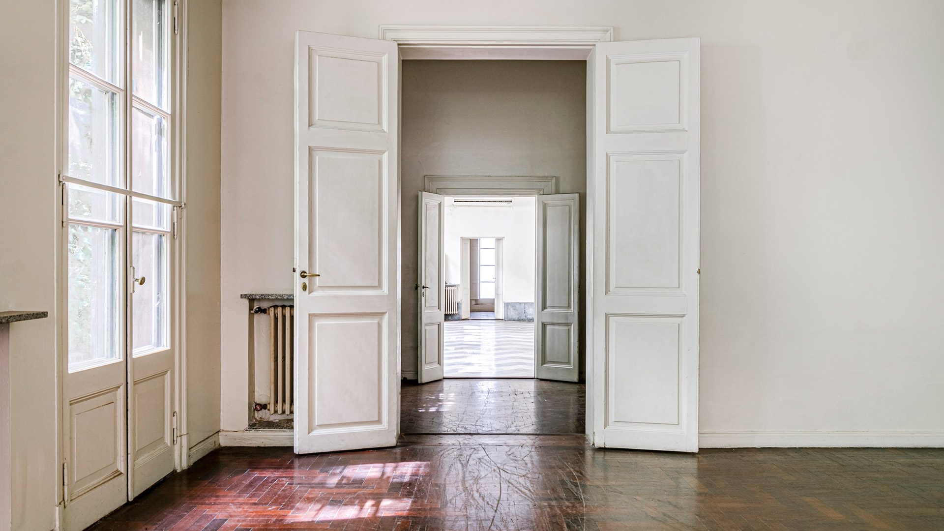 Es luminosa y posee 8 dormitorios, debe reciclarse