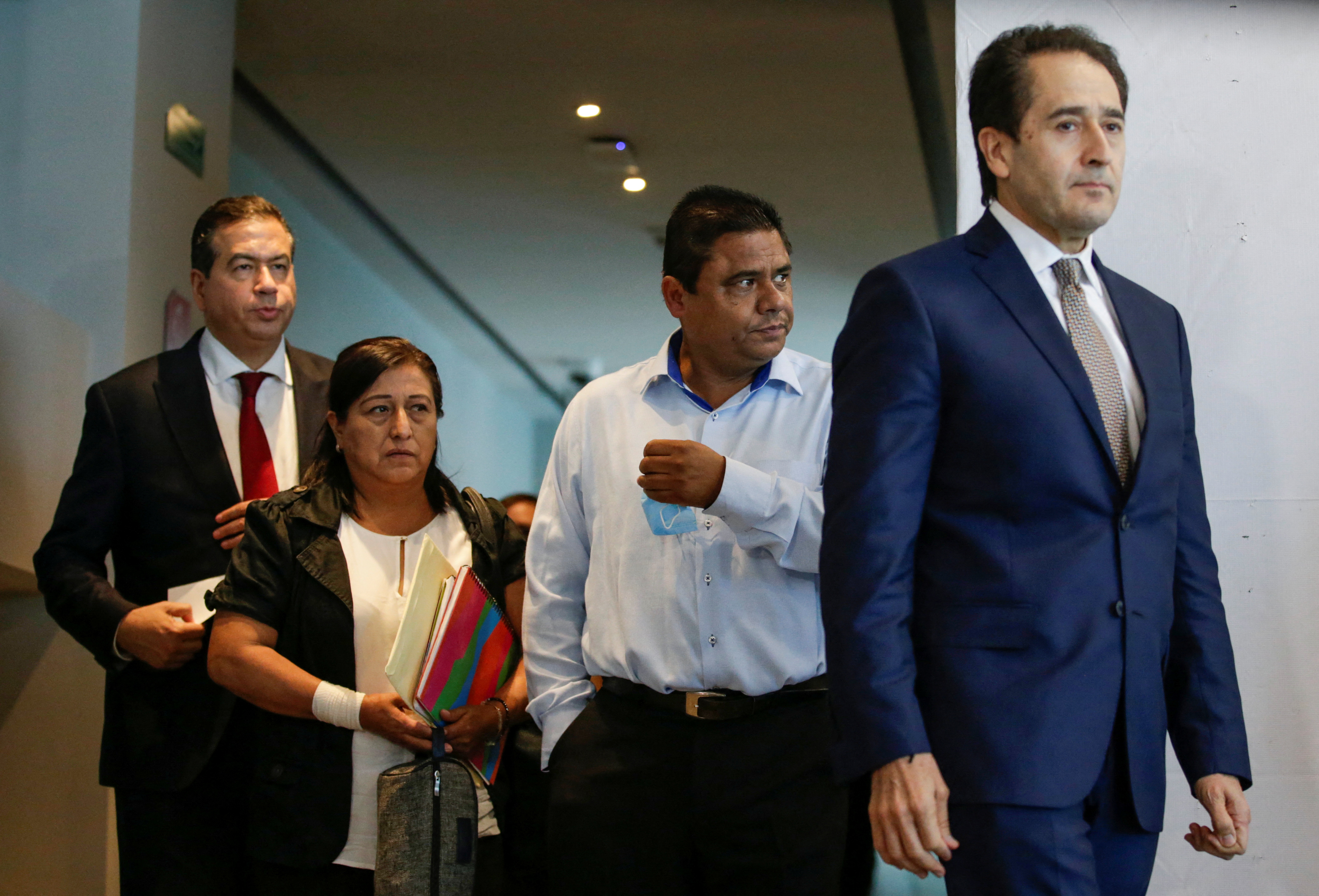 El subsecretario de Seguridad, Ricardo Mejía Berdeja (izq) también anunció la colaboración del Gobierno federal con la Fiscalía del estado en aspectos técnicos, científicos y de inteligencia. (Foto: REUTERS/Daniel Becerril)