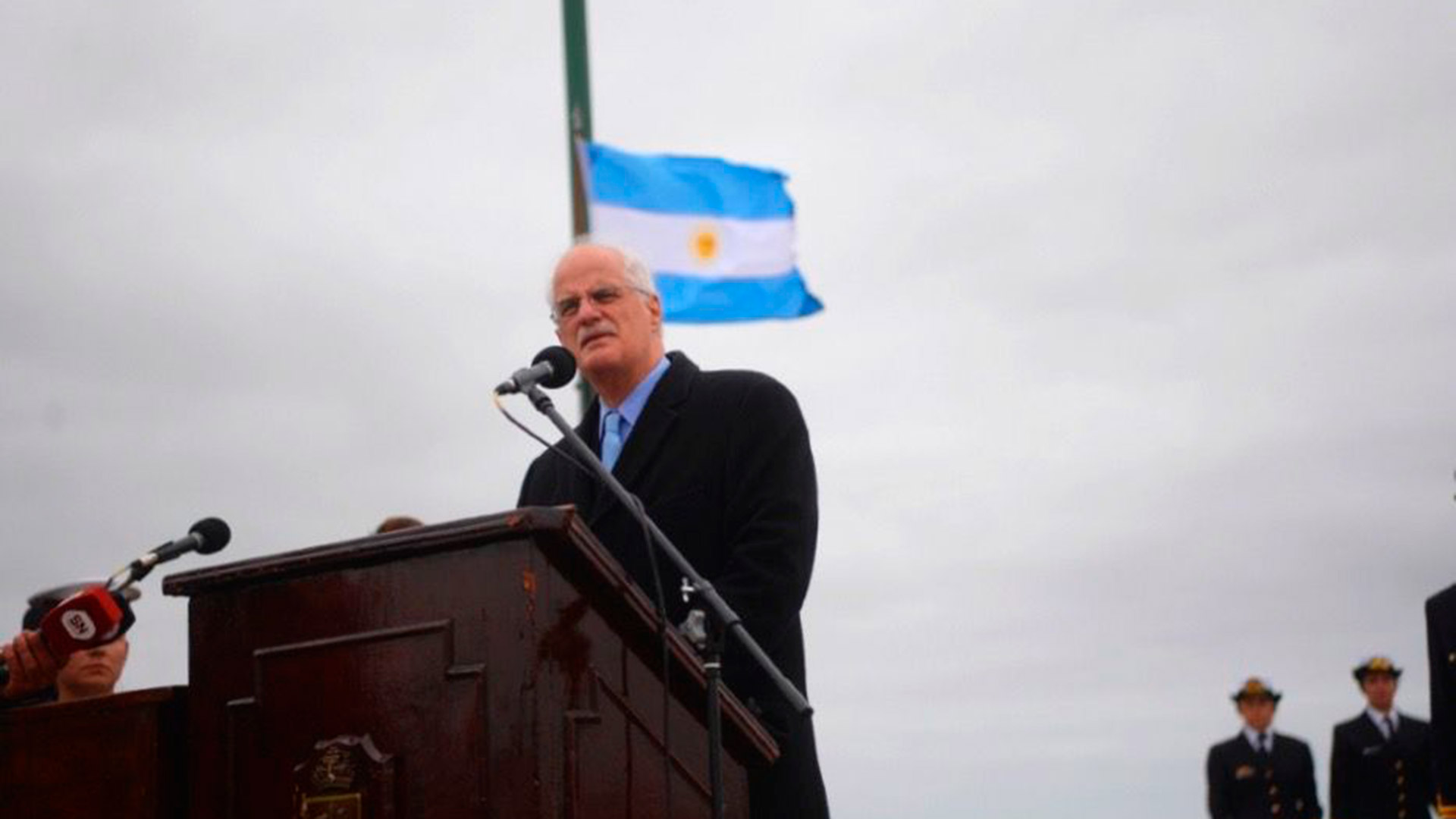 Jorge Taiana anunció una fuerte recomposición salarial para el personal militar