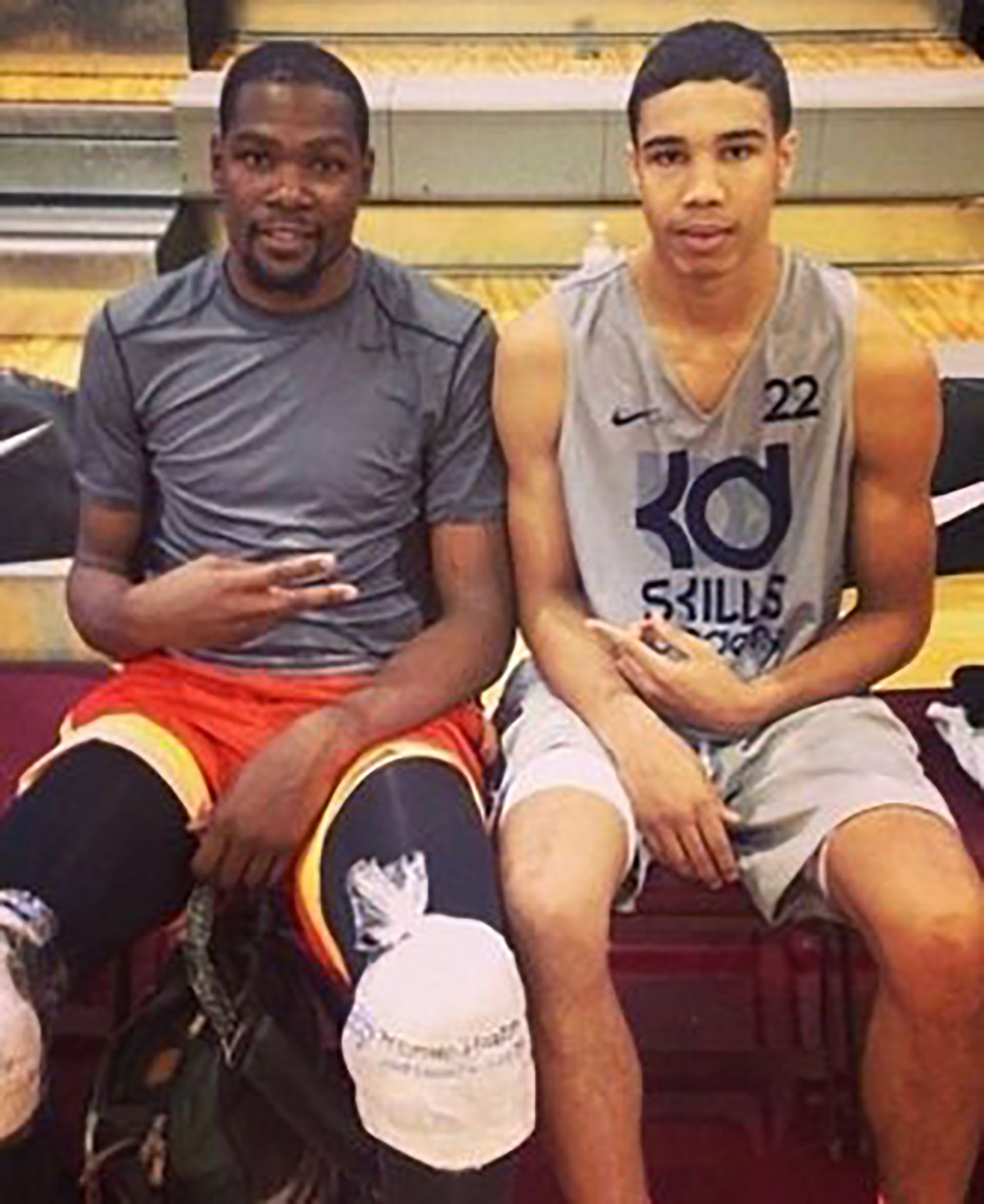 Tatum, de joven, con Kevin Durant