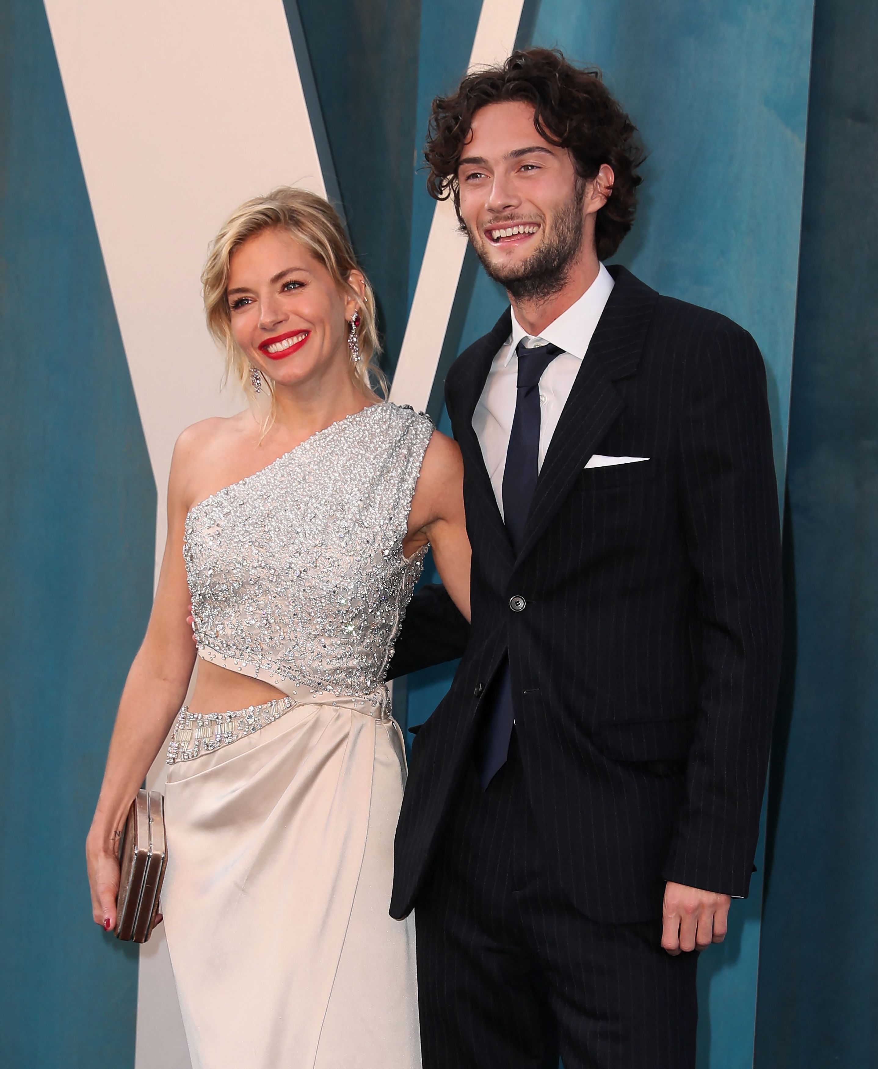 Sienna Miller y Oli Green, su actual pareja (Foto: Danny Moloshok)