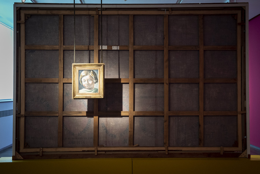 "Niño (estudio para Desocupados)" y el fondo de arpillera de "Chacareros", ambos de Berni -