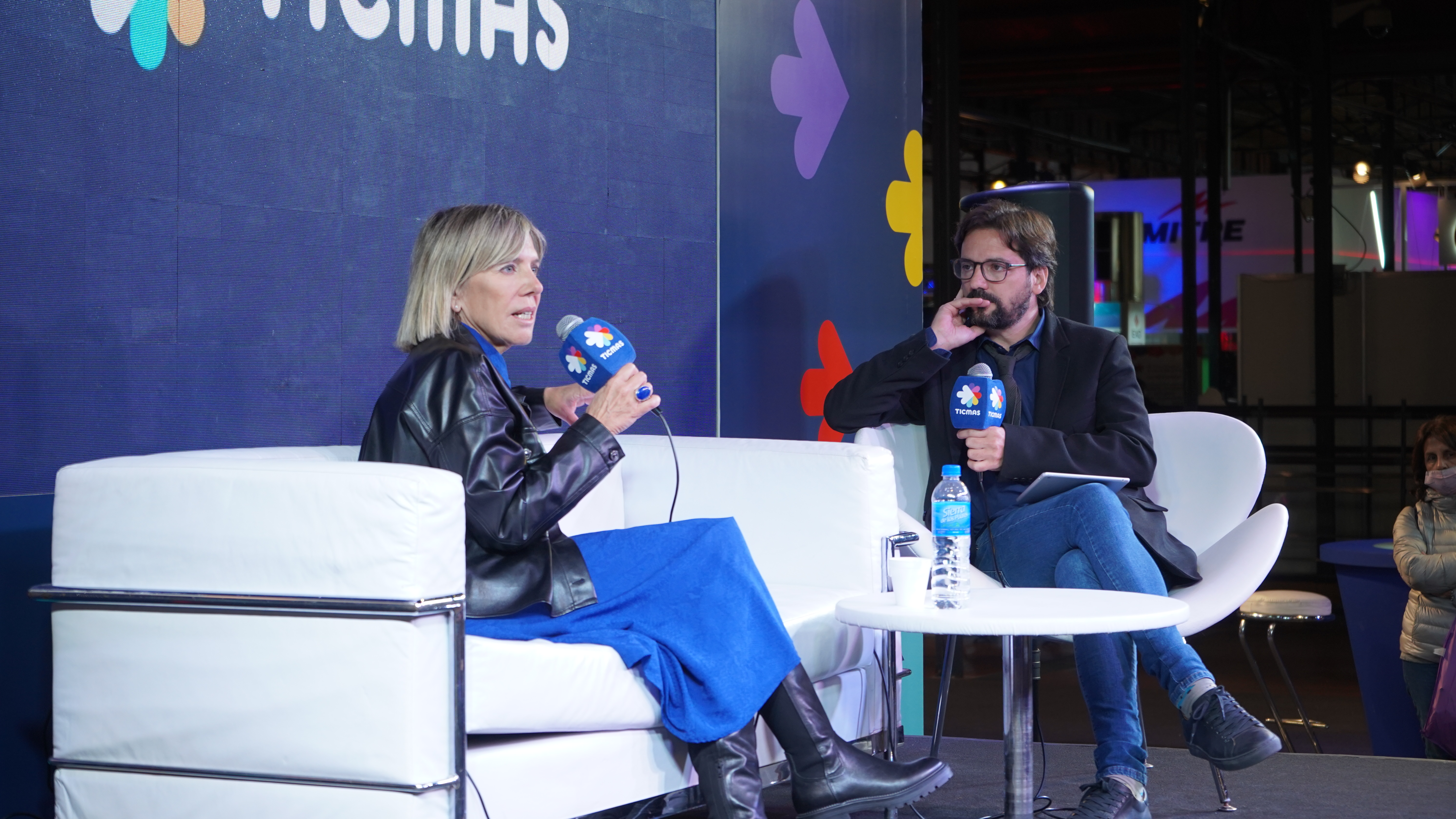 Elena Duro en el auditorio de Ticmas en la Feria del Libro