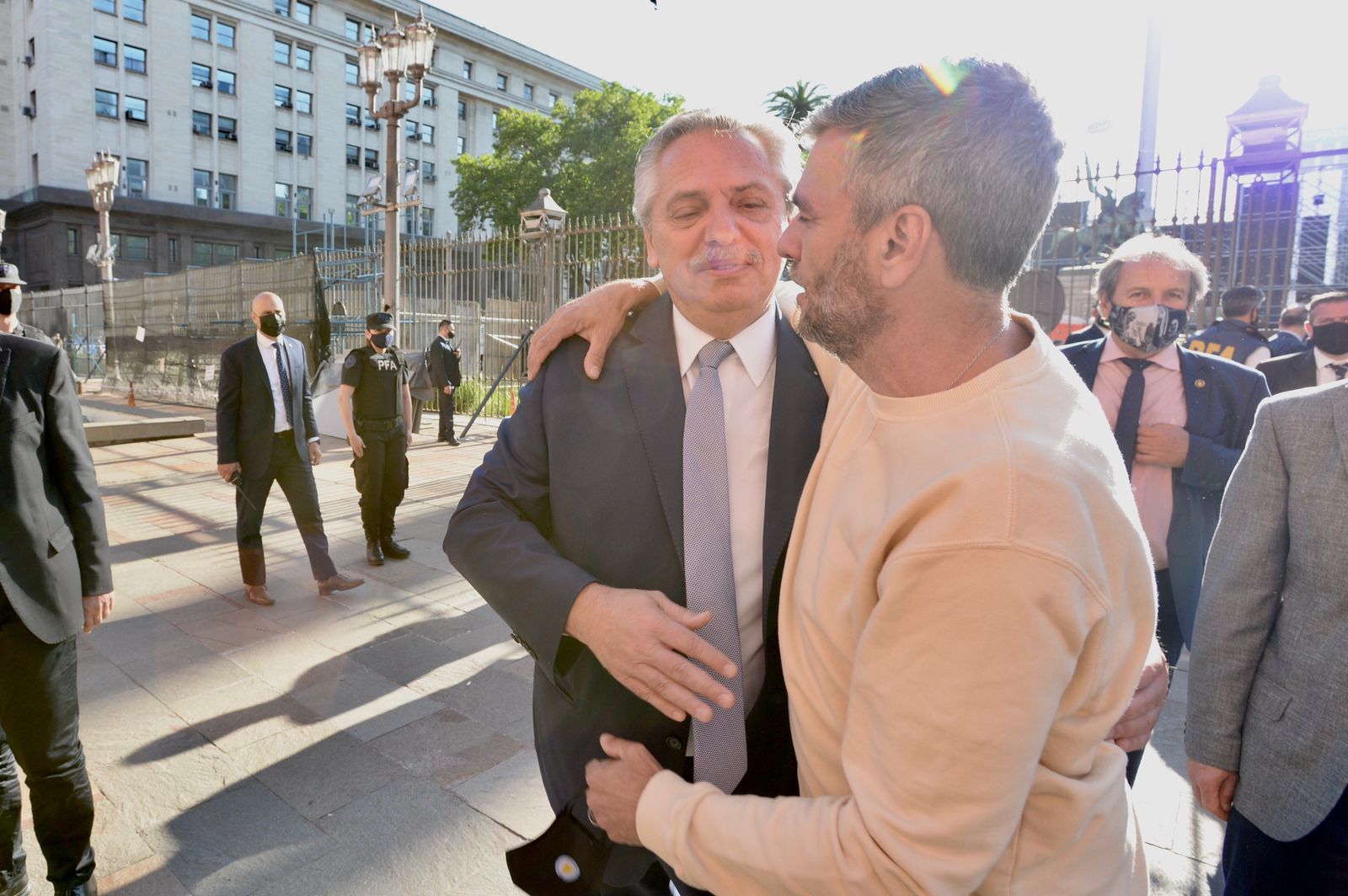 Alberto Fernández junto a Juan Zabaleta