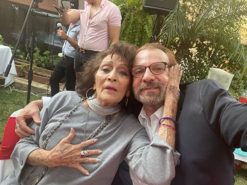 Su más reciente cumpleaños lo celebró entre sus amigos actores, quienes organizaron una pequeña reunión dedicada a ella (Foto: Instagram/@alejandrotommasiof)