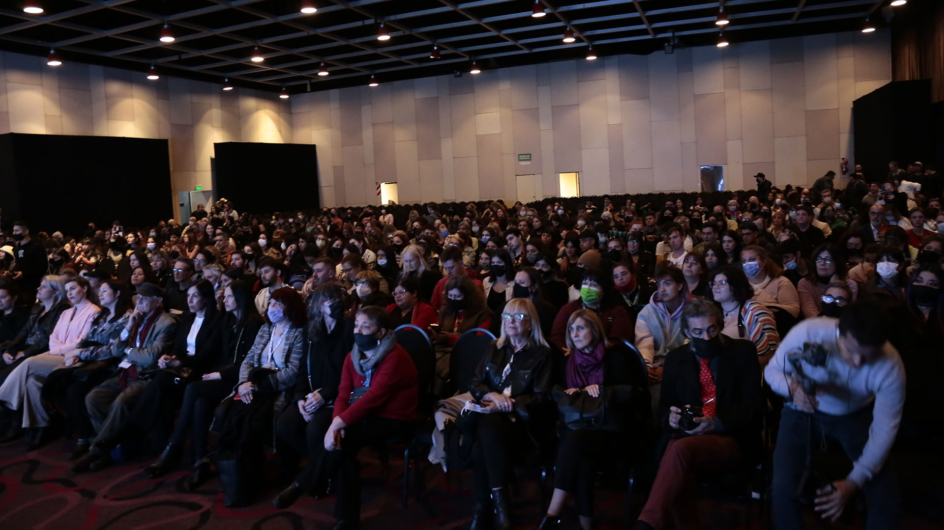 La sala José Hernández, la más grande de la Feria, tiene una capacidad de mil personas: se usa para las charlas más convocantes. / Crédito: Luciano González