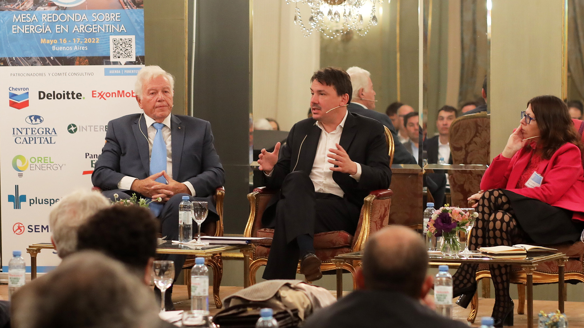 Durante su disertación, el subsecretario de Energía Eléctrica dijo también que se va a licitar el Plan Federal 3, con una inversión de 1.200 millones de dólares, y el Plan AMBA I con una inversión de 1.000 millones de dólares