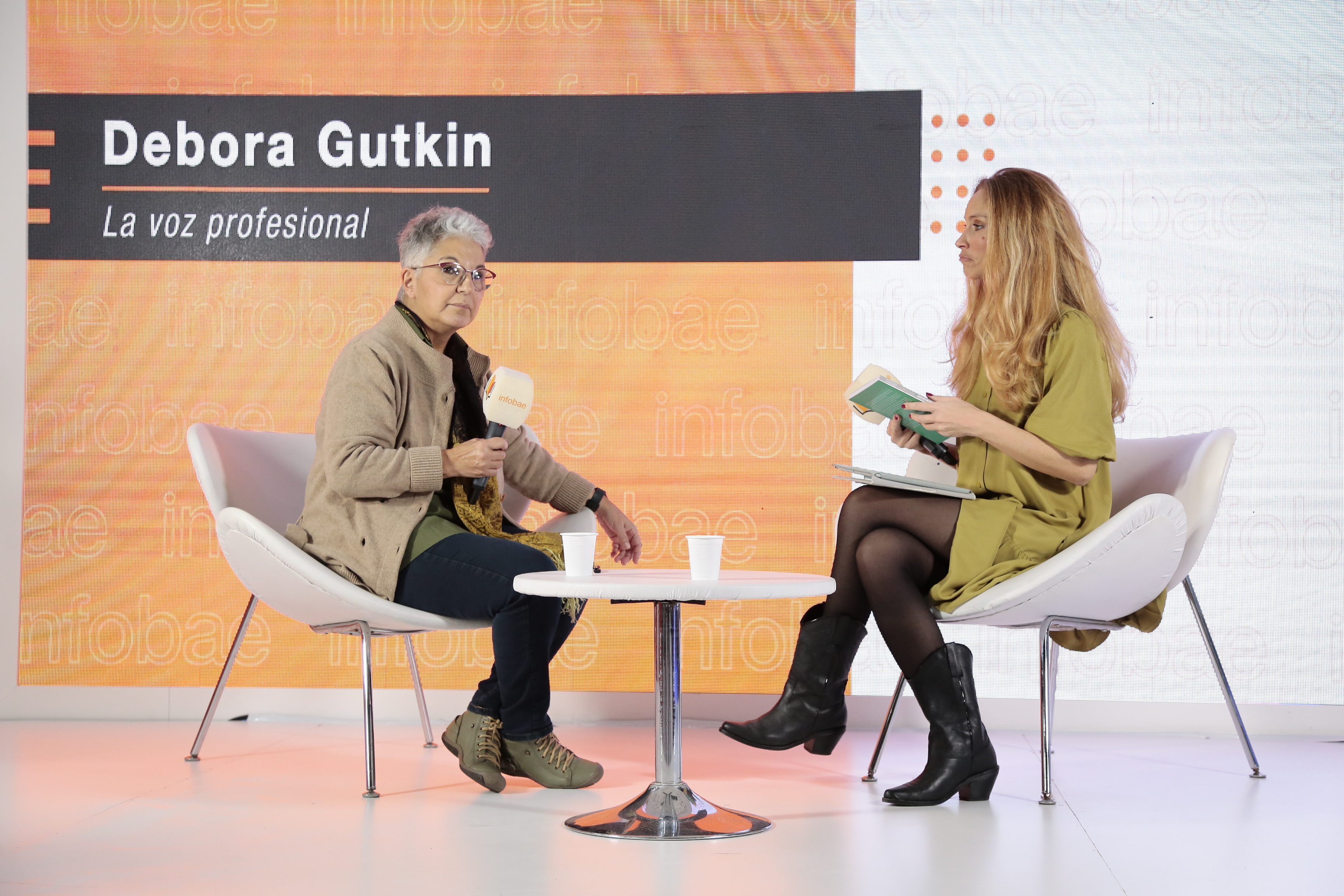 Debora Gutkin es fonoaudióloga y entrenadora vocal. Llevó toda esa experiencia a una charla sobre cómo se entrena la voz de los narradores. / Crédito: Luciano González