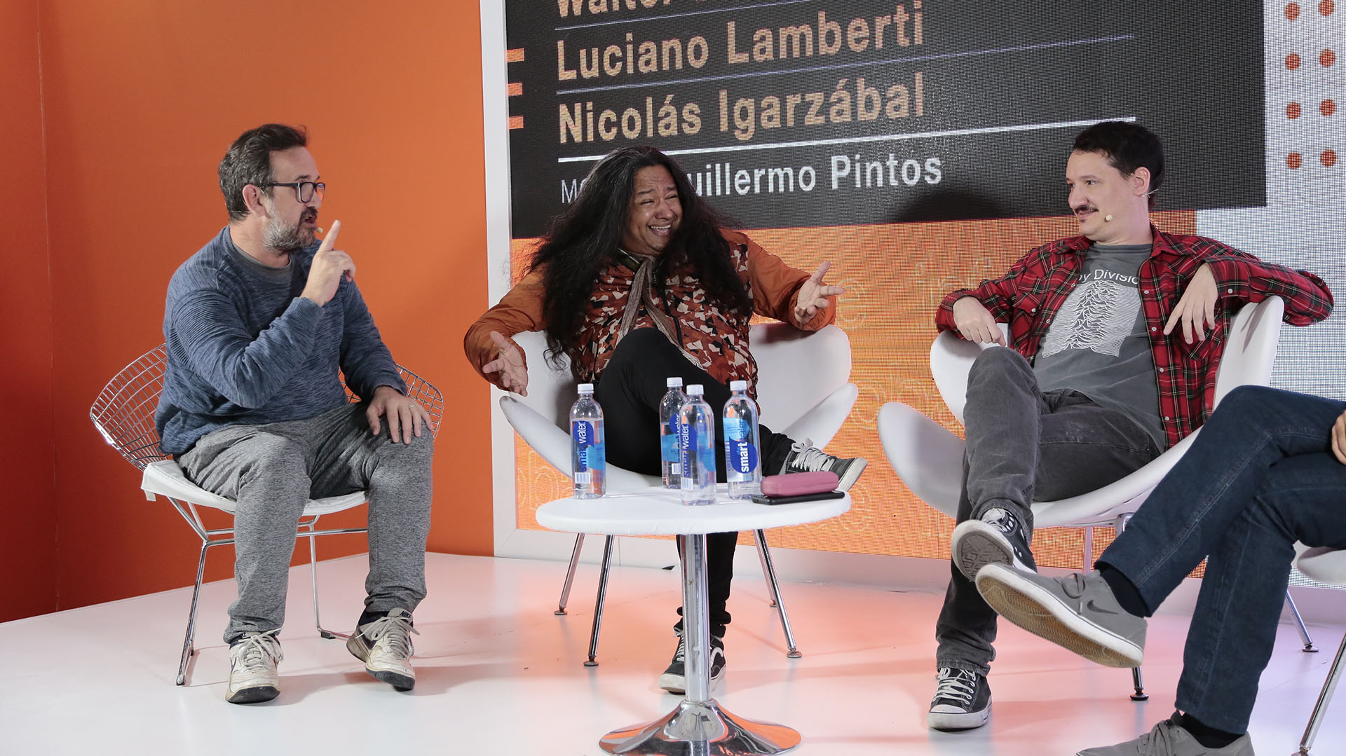 La música y los libros, en una conversación entre Walter Lezcano, Luciano Lamberti y Nicolás Igarzábal, coordinada por el periodista Guillermo Pintos. / Crédito: Luciano González