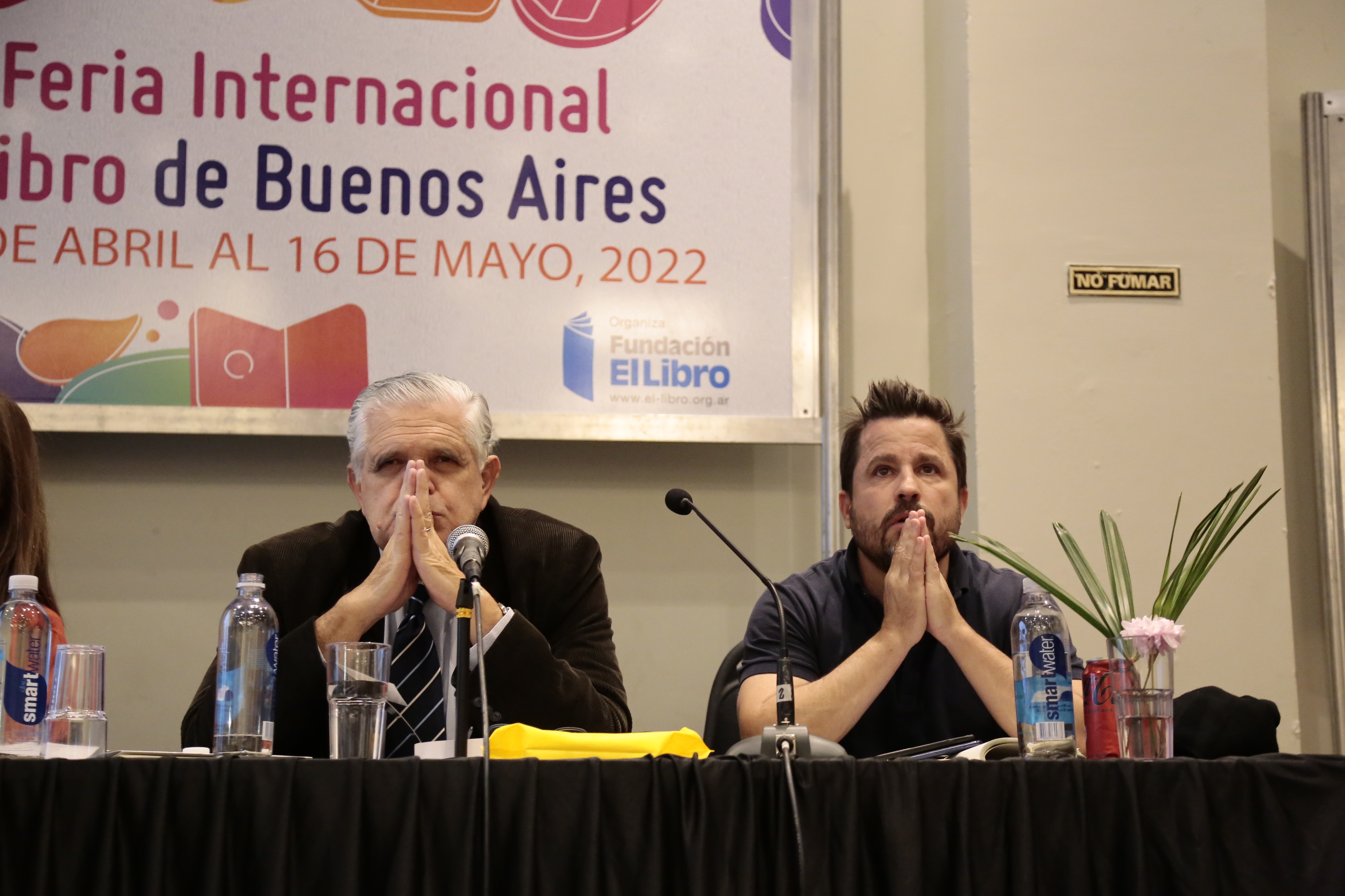 Manos. Ricardo López Murphy y Martín Tetaz. (Foto: Luciano González)