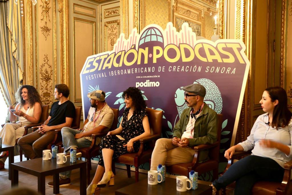 El equipo de Anfibia en el festival Estación Podcast