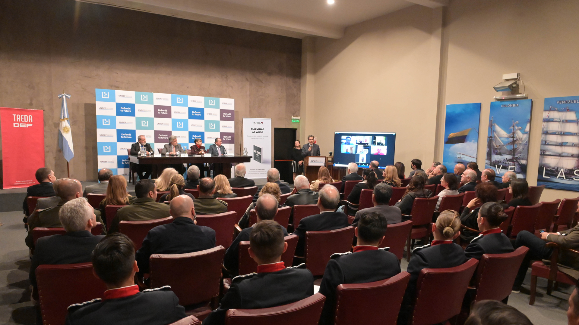 El pasado jueves, se realizó la presentación del libro en el auditorio de la UNDEF. (Fernando Calzada)