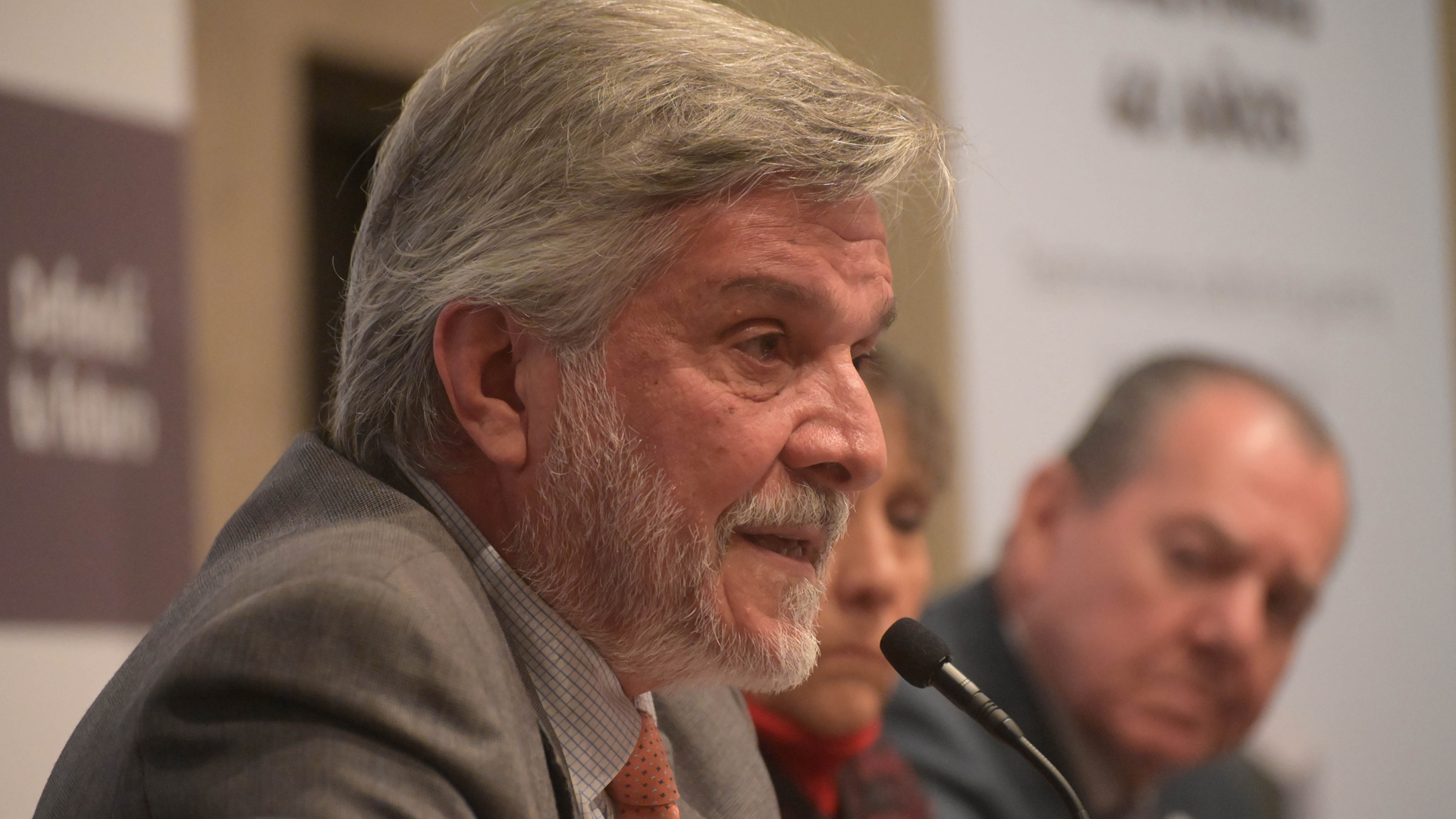 Héctor Tessey durante la presentación del libro Malvinas, 40 años. Testimonios sobre la guerra del Atlántico Sur. (Fernando Calzada)