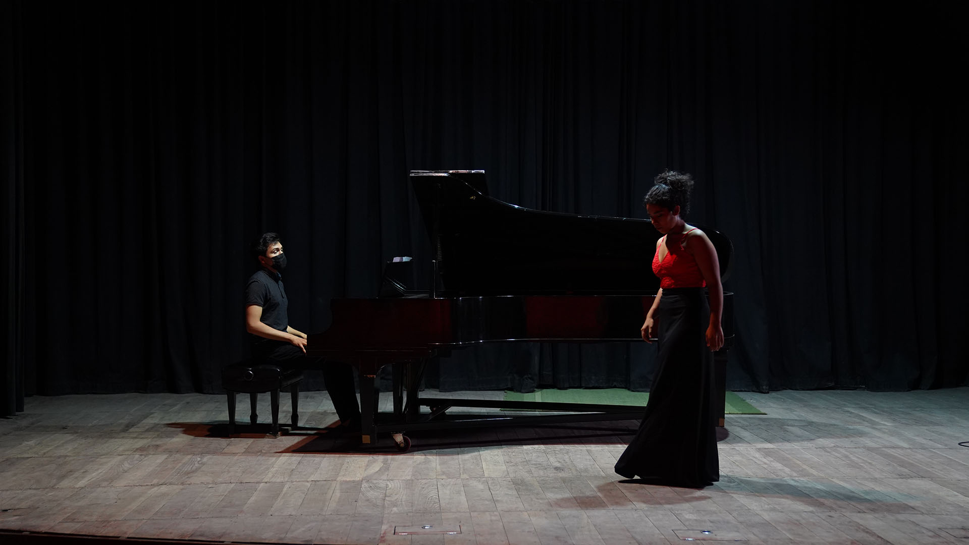 Liliana estudia en el Instituto Universitario Patagónico de Artes en la ciudad de General Roca