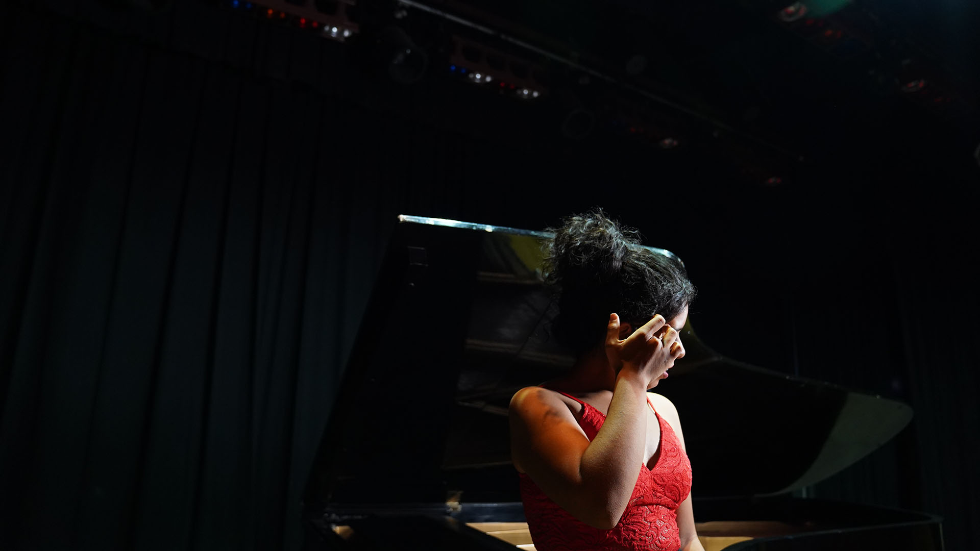 En el año 2020 logro entrar a la famosa beca Mozarteum del teatro Colón, aunque fueron encuentros virtuales pudo disfrutar de las clases de profesores reconocidos