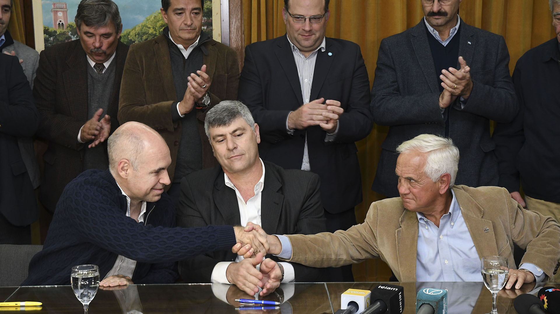 Autoridades nacionales y de la ciudad de Buenos Aires firman años atrás el traslado del Mercado de Liniers. Foto: Luciana Granovsky/Télam/AA 03/07/2017