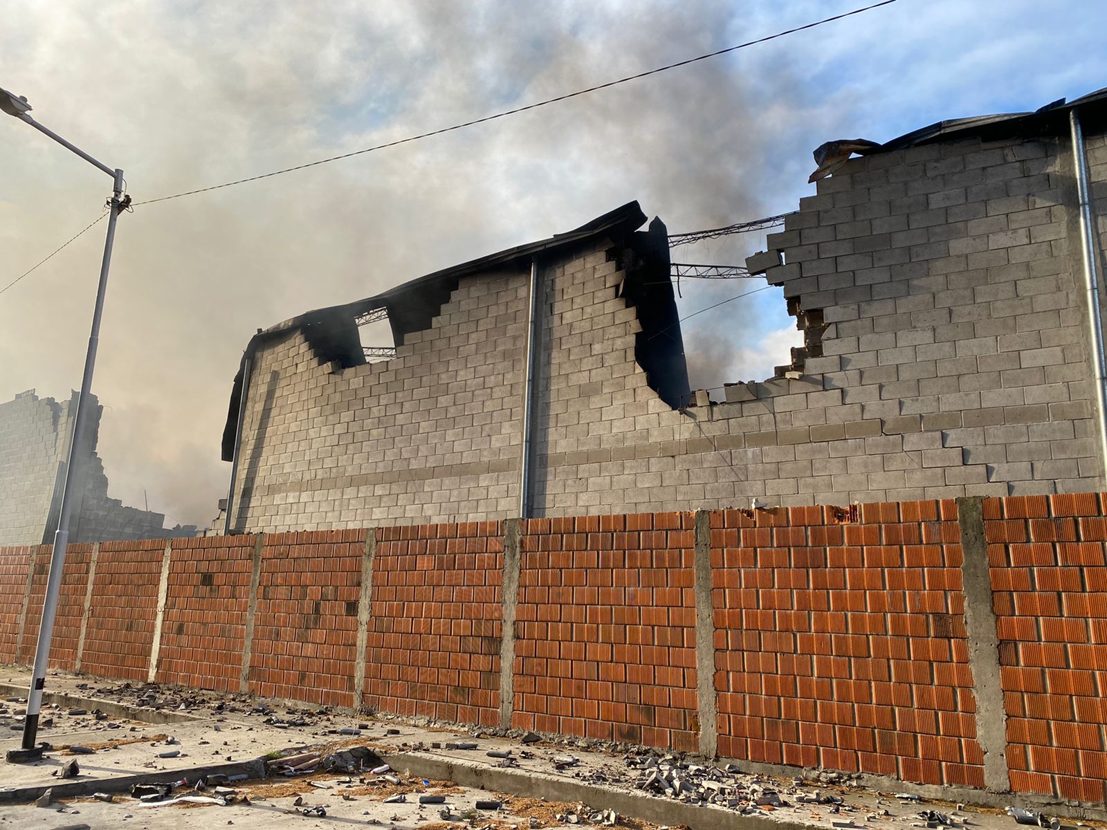 Esta es una de las pocas paredes que quedó en pie del predio