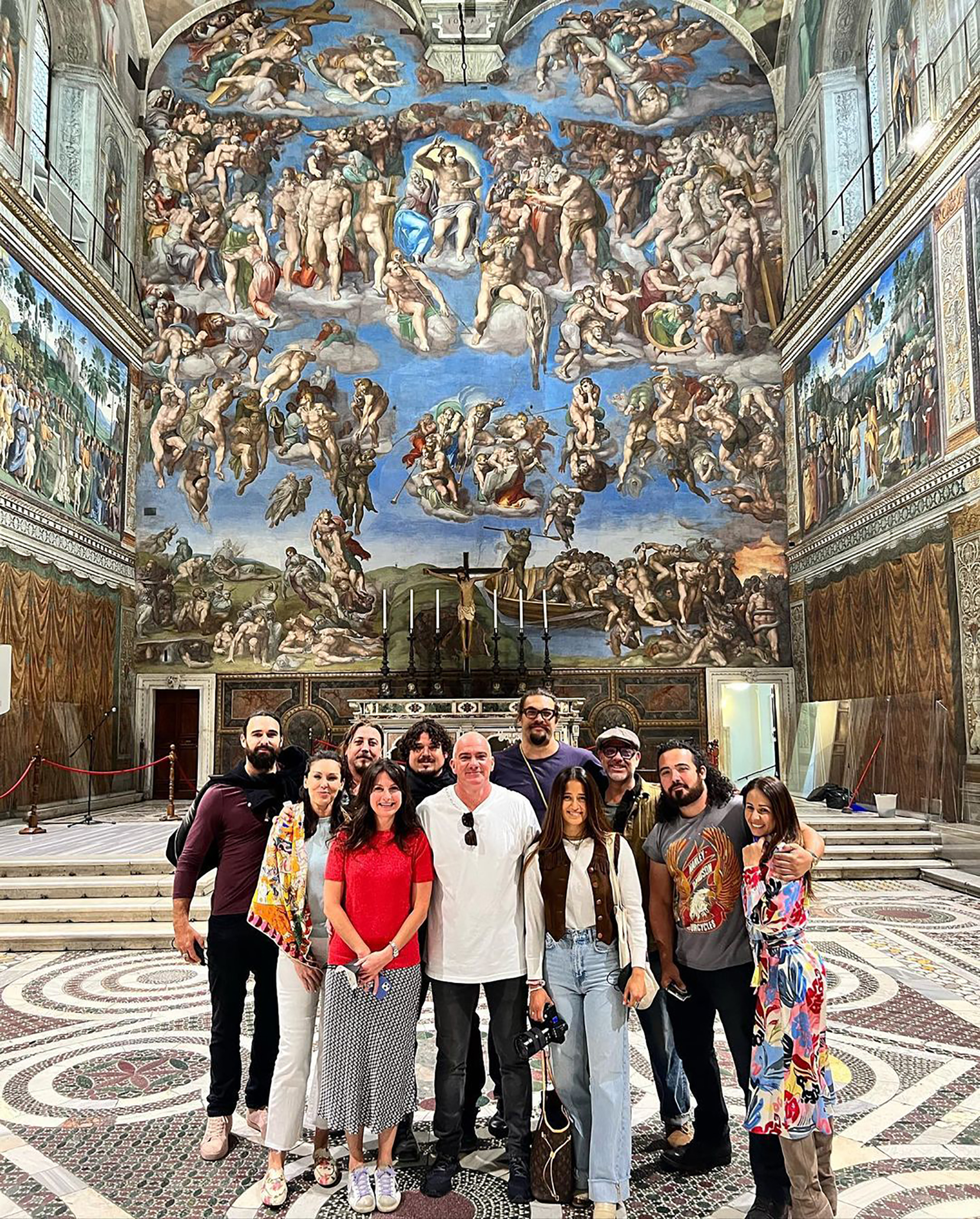 Jason Momoa se disculpó tras compartir unas imágenes de su reciente visita a la Capilla Sixtina