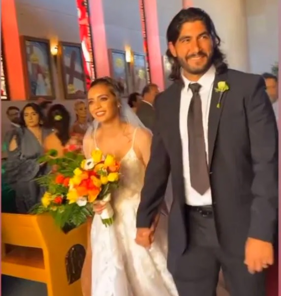 Por medio de las redes sociales, los novios e incluso invitados compartieron imágenes de la boda.