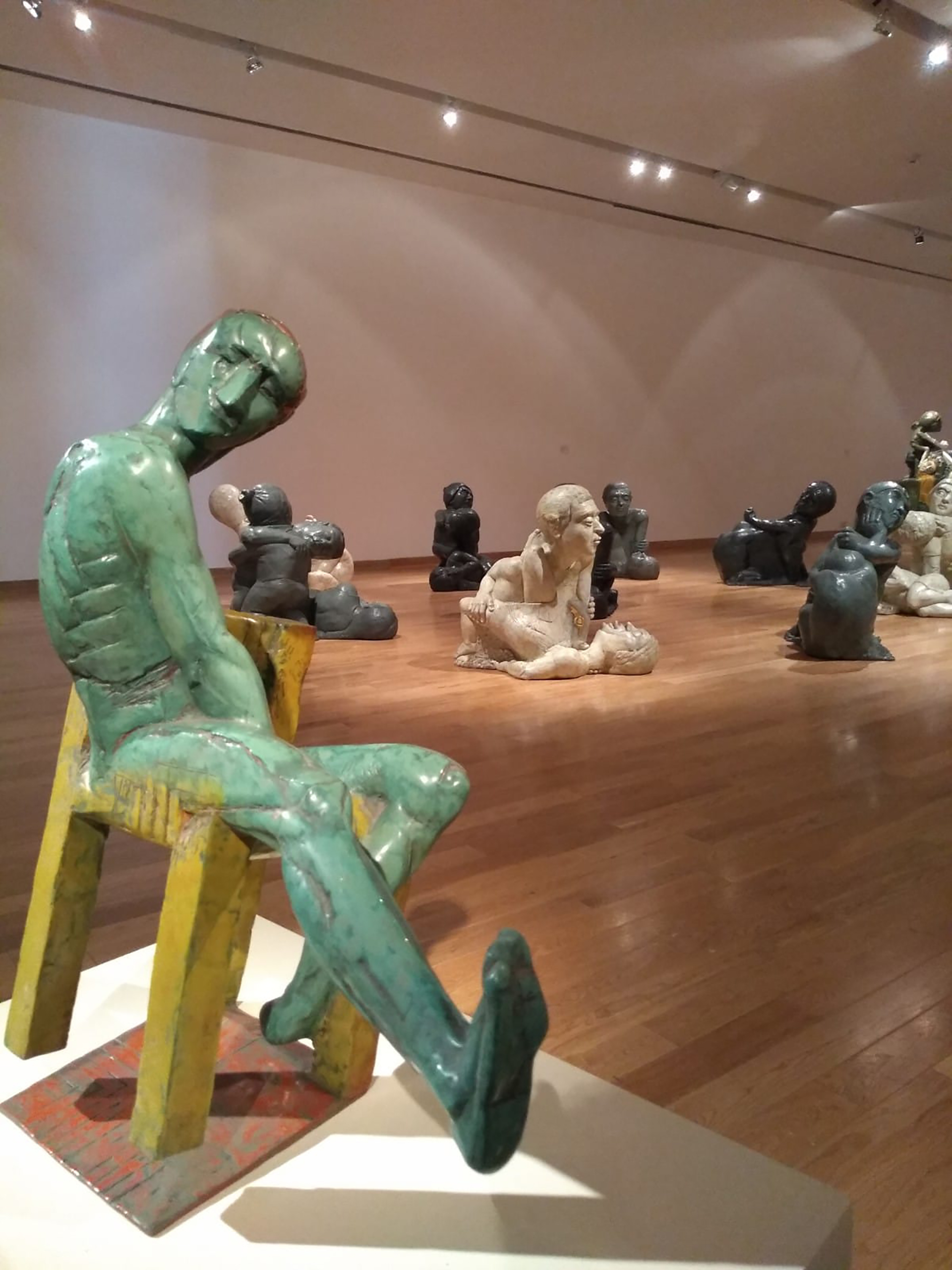 Al frente, "Hasta cierto punto", pieza que refiere a Van Gogh