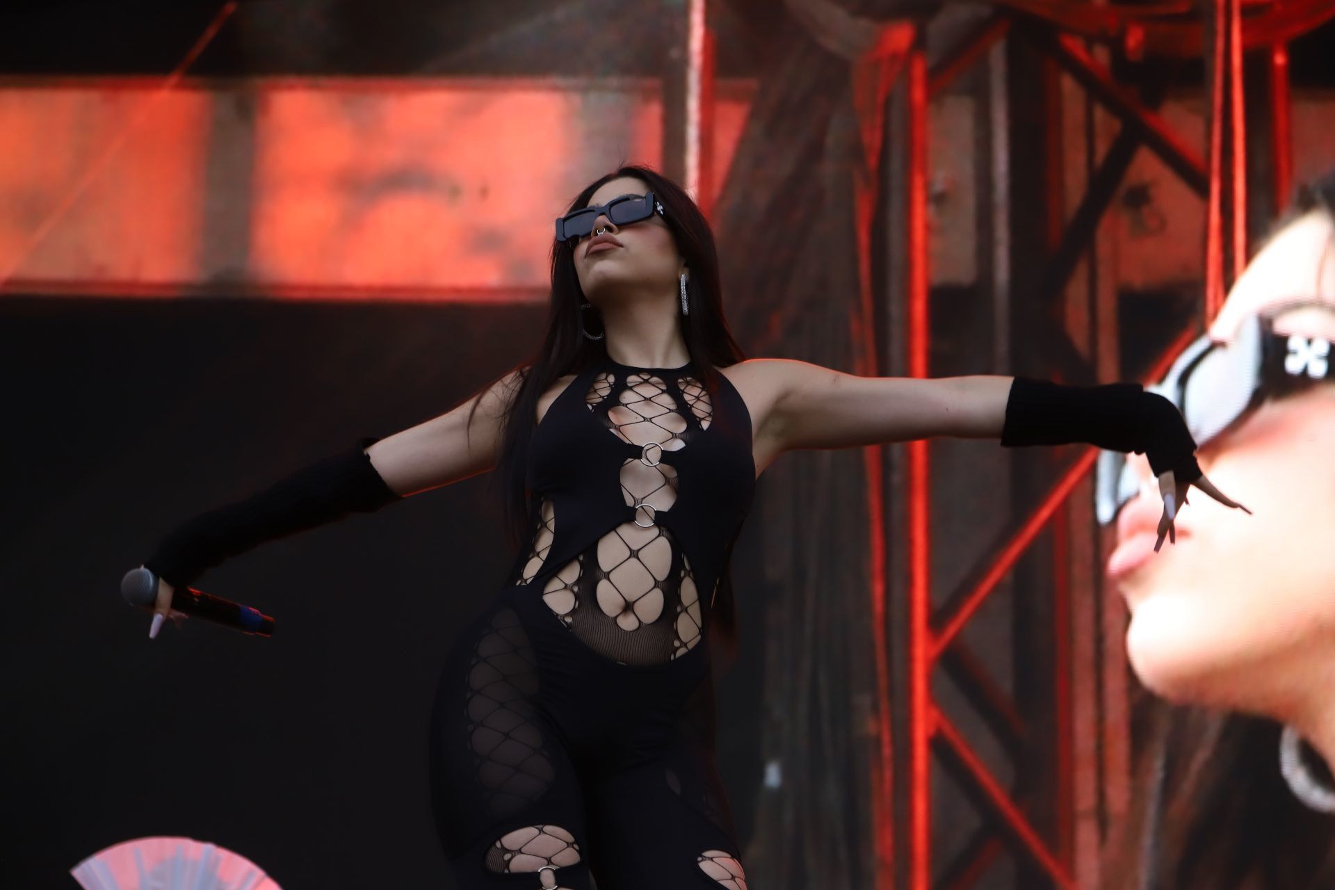 Kenia Os durante el segundo día del festival "Tecate Emblema" en su primera edición en el Autódromo Hermanos Rodríguez.(FOTO: EDGAR NEGRETE/CUARTOSCURO.COM)