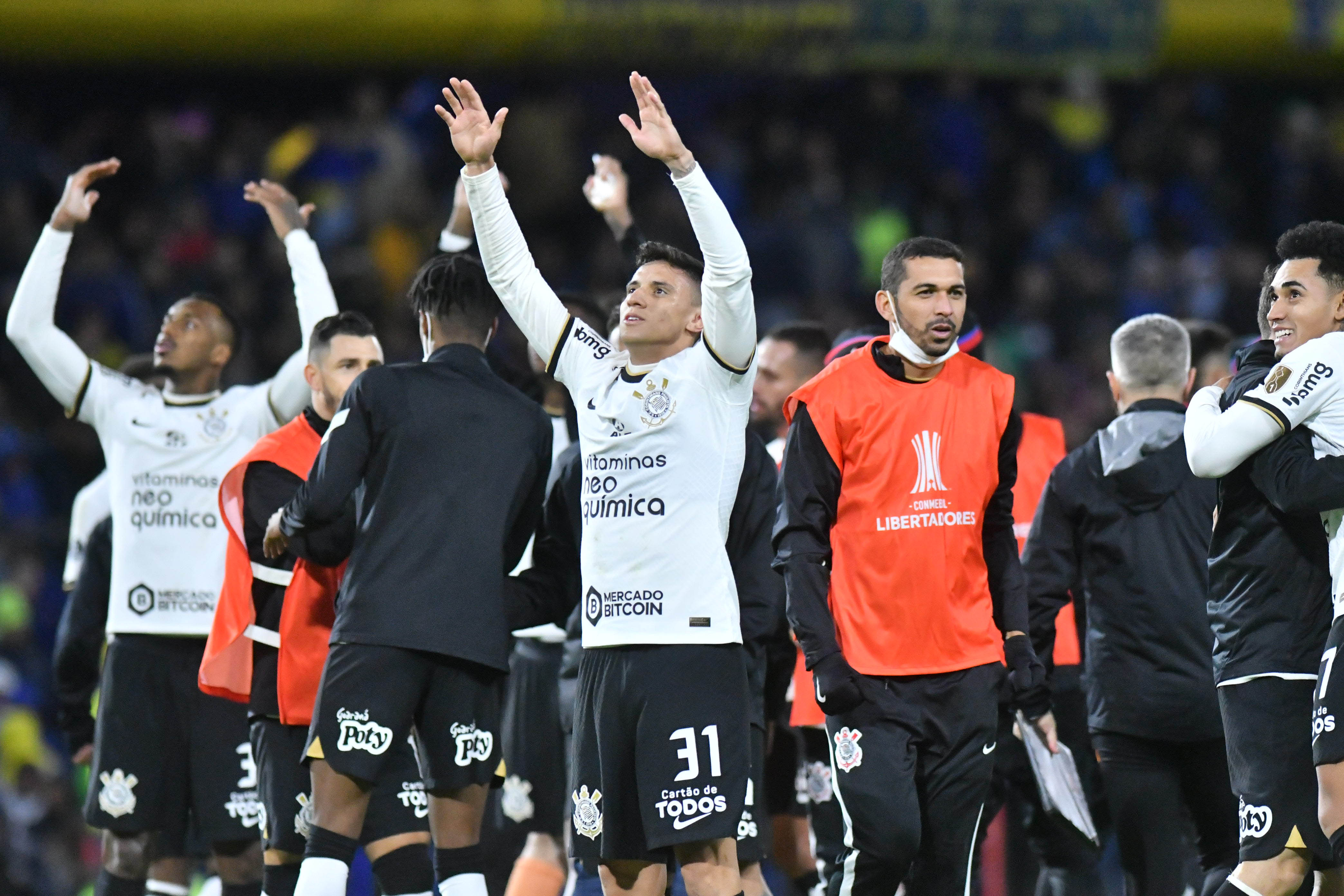 Corinthians festejó un punto con el que puso un pie en los octavos de la Libertadores