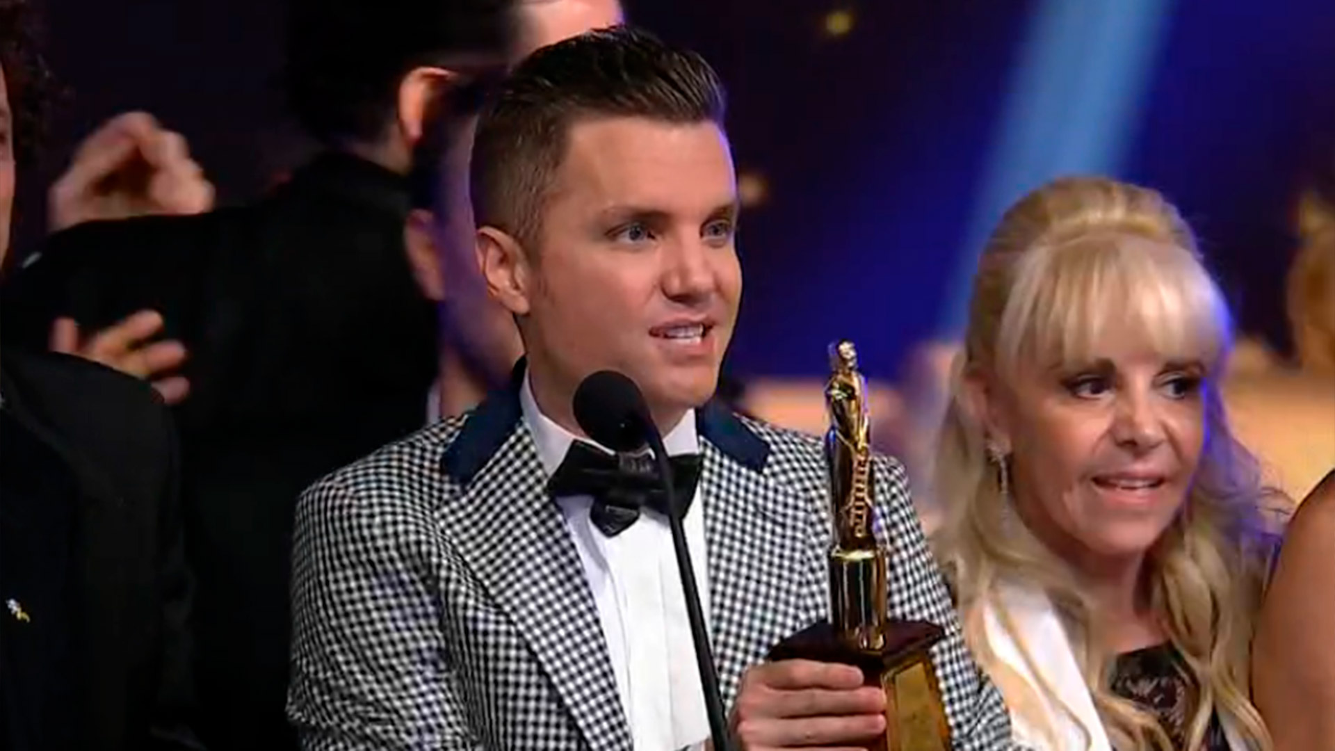 Santiago del Moro festeja el Oro con su equipo de Masterchef