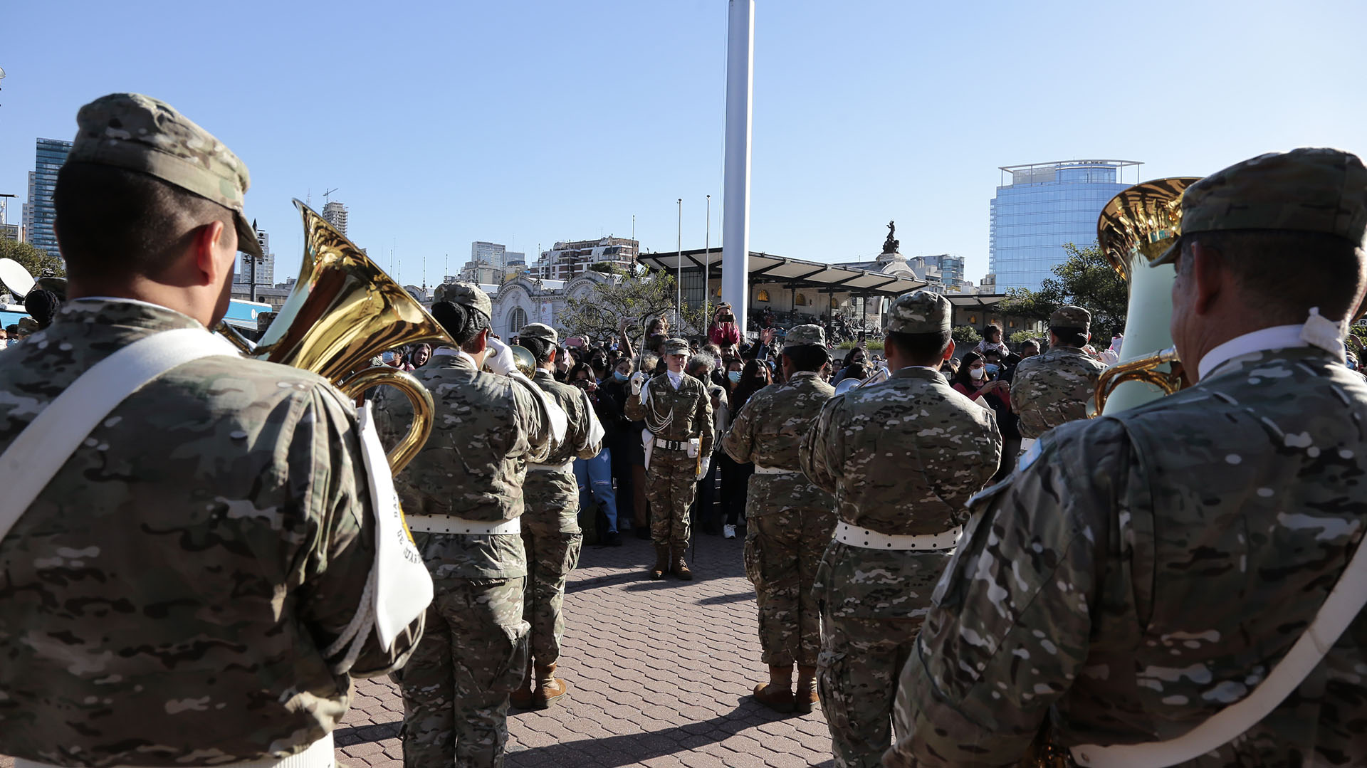 Banda militar. En la Feria del Libro.
