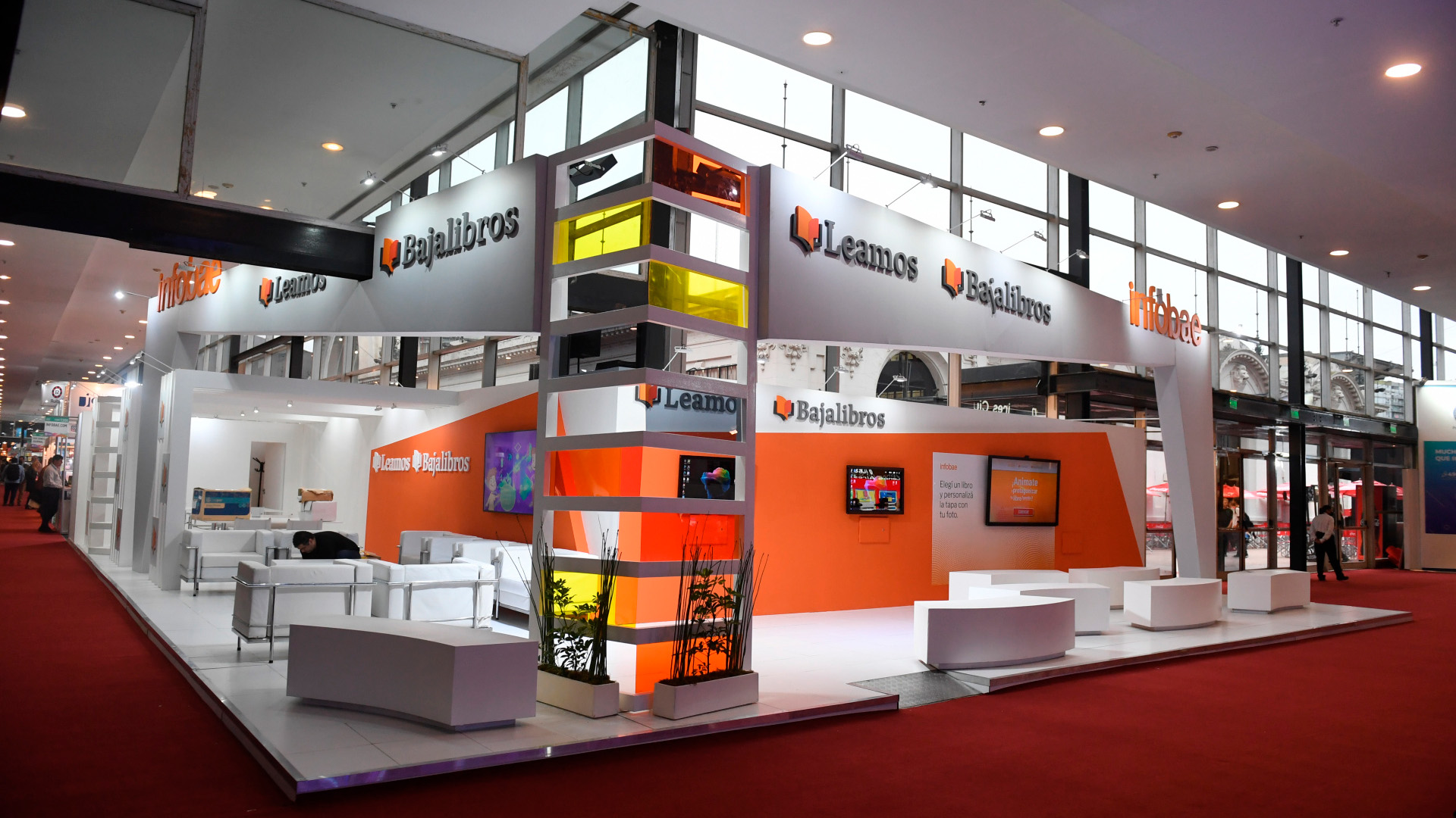 Al comienzo. El stand de Infobae Leamos y Bajalibros, esperando al público. (Maximiliano Luna)