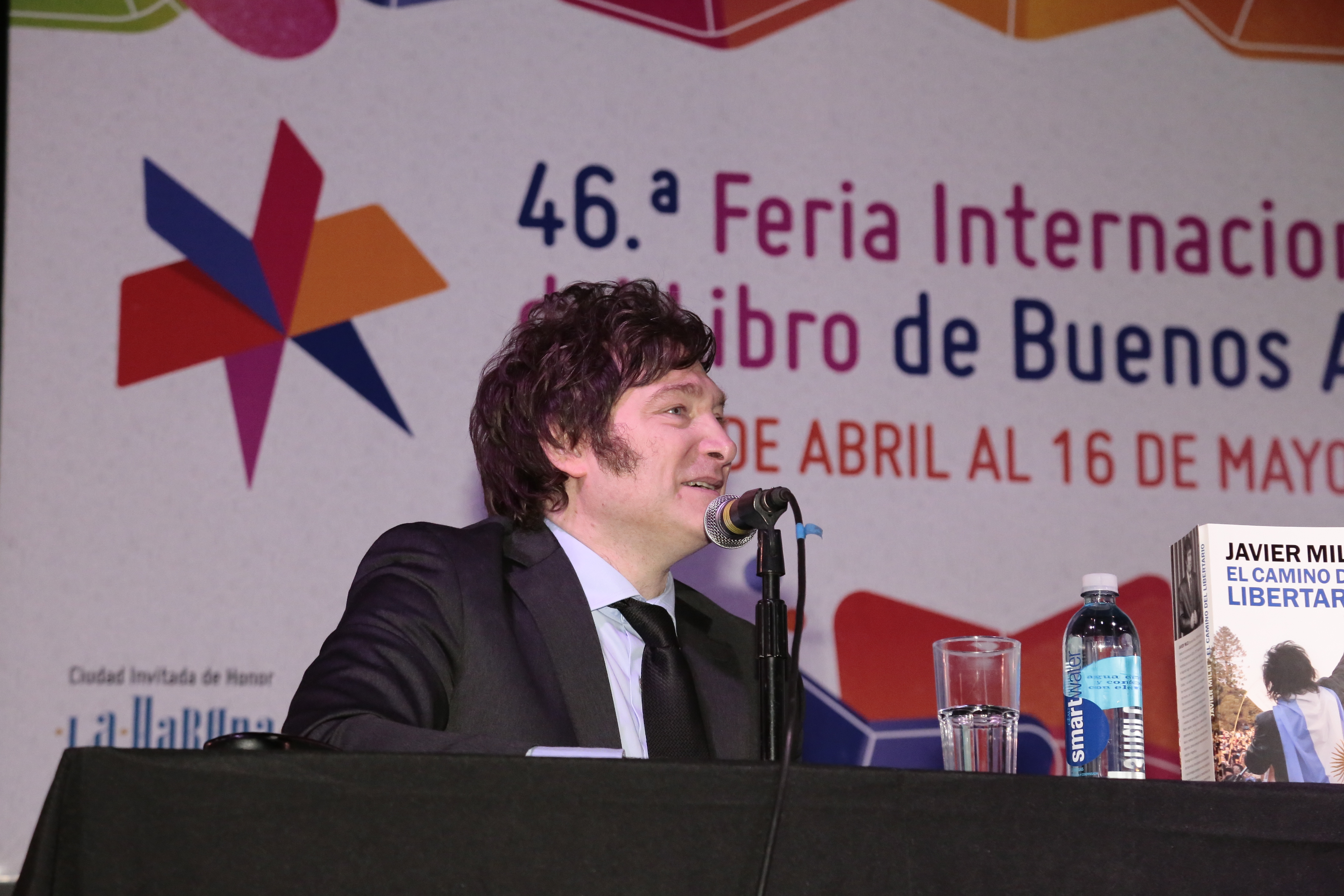 Fenómeno. Javier Milei reunió a mucha gente en la presentación de su libro "El camino del libertario".