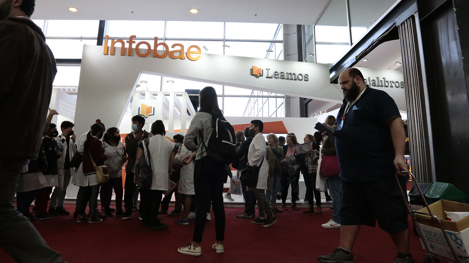 Charlas. En el stand de Infobae Leamos y Bajalibros.