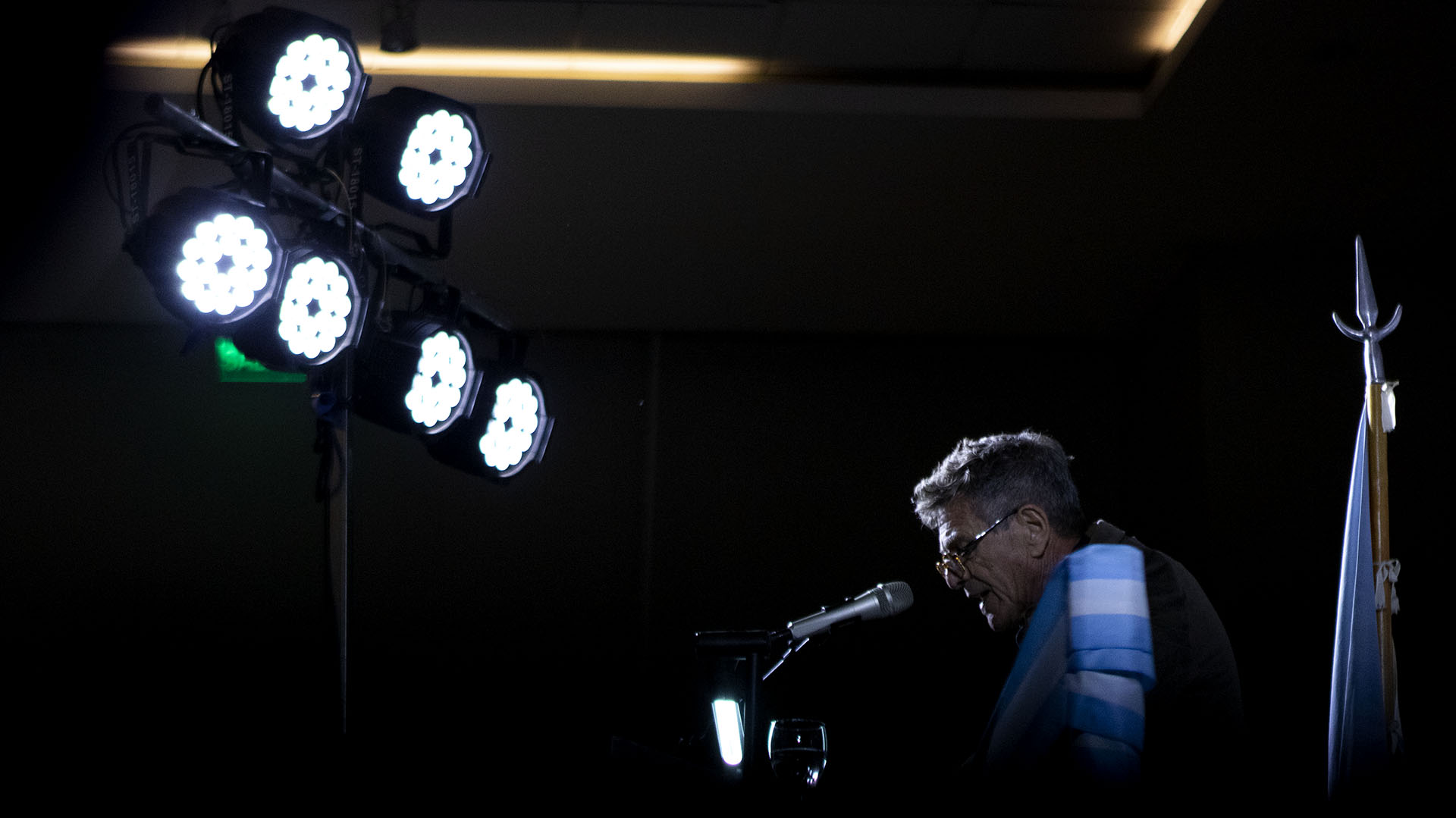 Guillermo Saccomanno. Inicio con polémica.