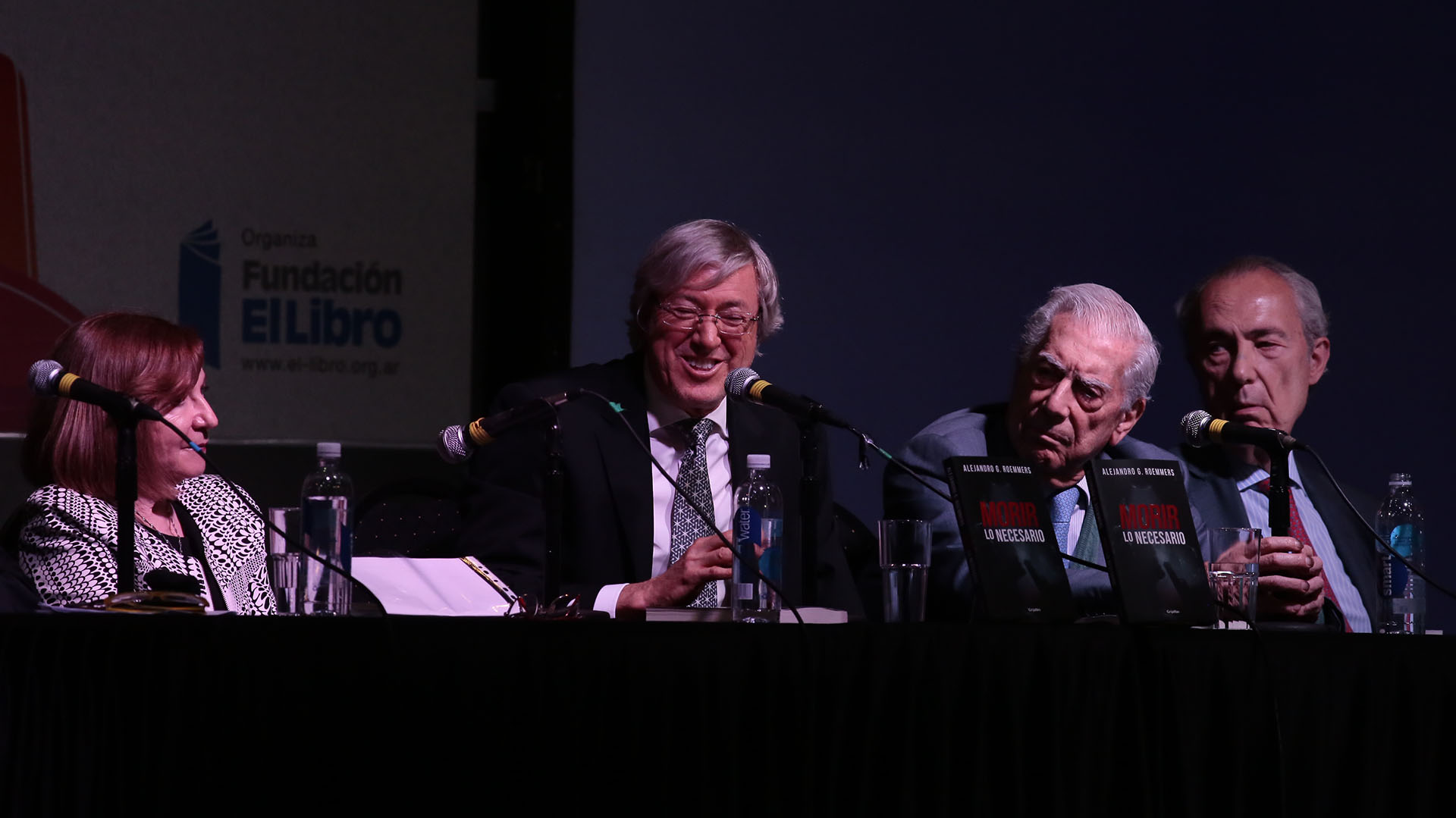 Premio Nobel y presentador. El último libro de Alejandro Roemmers, "Morir lo necesario", comentado por Mario Vargas Llosa, Luis Alberto de Cuenca y María Rosa Lojo.