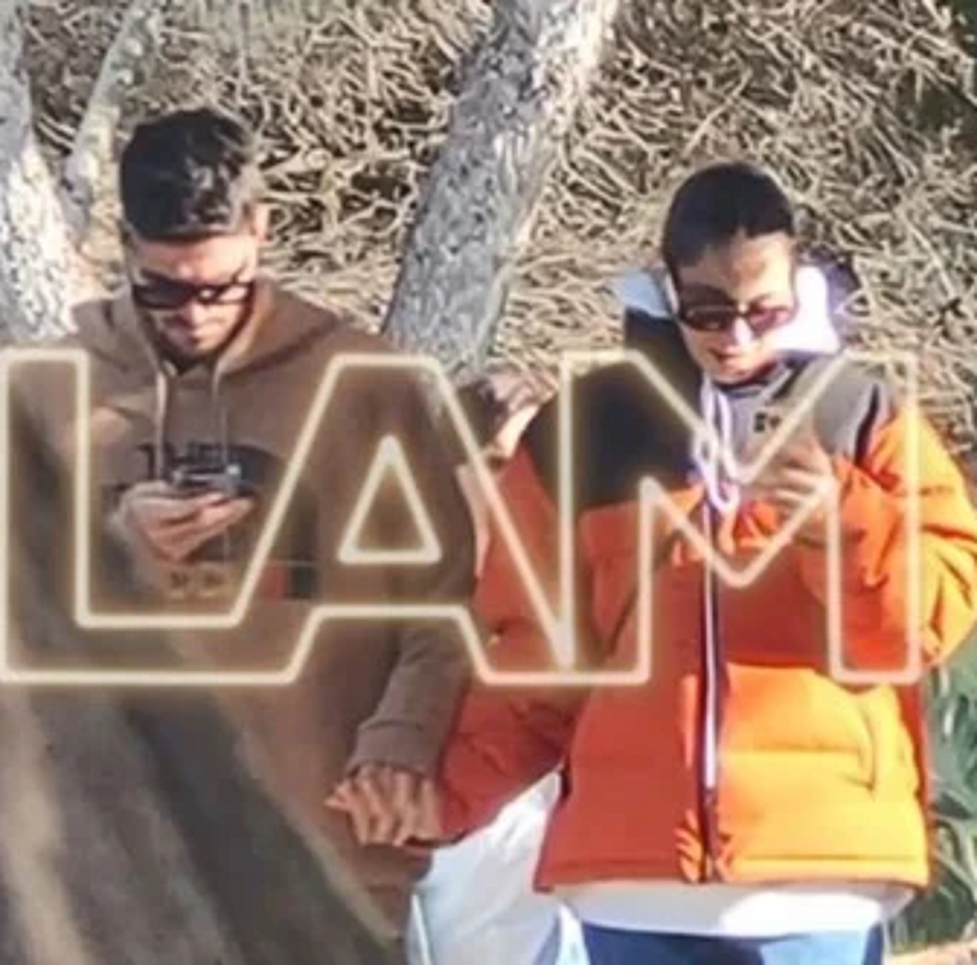 Una de las primeras fotos que salieron a la luz, de Tini Stoessel y Rodrigo De Paul tomados de la mano en Ibiza