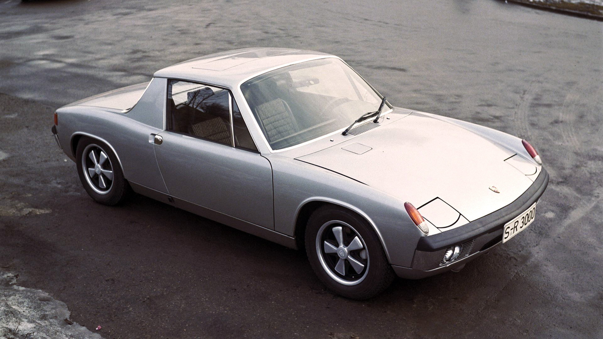 A pesar de tener muy buen desempeño técnico, incluso superior al 911 por su bajo peso, el 914 no pudo lograr el objetivo de ser un Porsche más accesible