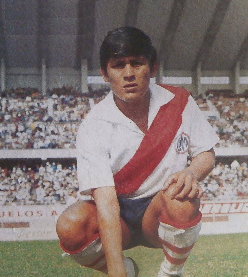 Hugo Sotil con la camiseta del Deportivo Municipal. | Foto: Difusión