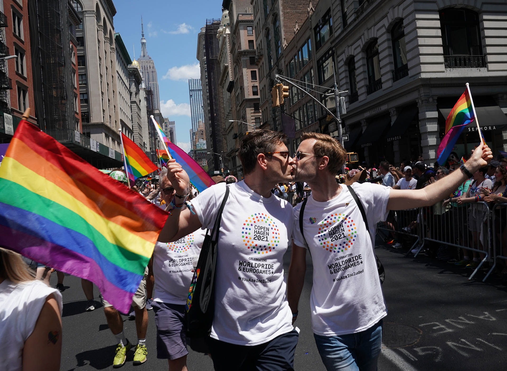 Una escena de la última Marcha del Orgullo "presencial" realizada en Nueva York, en el 2019. (Timothy Clary / AFP)