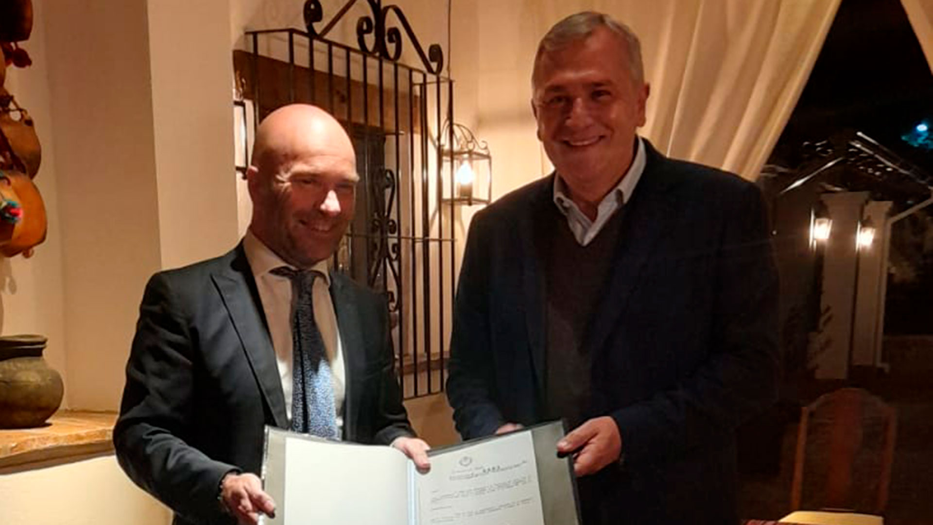 El embajador Amador Sanchez Rico junto al gobernador de Jujuy, Gerardo Morales
