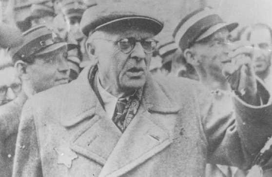 Mordehái Haim Rumkowski fue presidente del Judenrat del gueto de Lodz en Polonia, hasta su liquidación en julio de 1944.