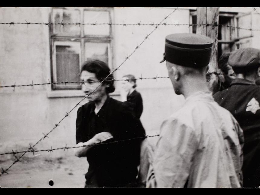 Henryk Ross es el autor de esta y otras fotos del gueto de Lodz. Se las dio a otro sobreviviente, que las atesoró toda su vida en secreto. (Foto: Henryk Ross)