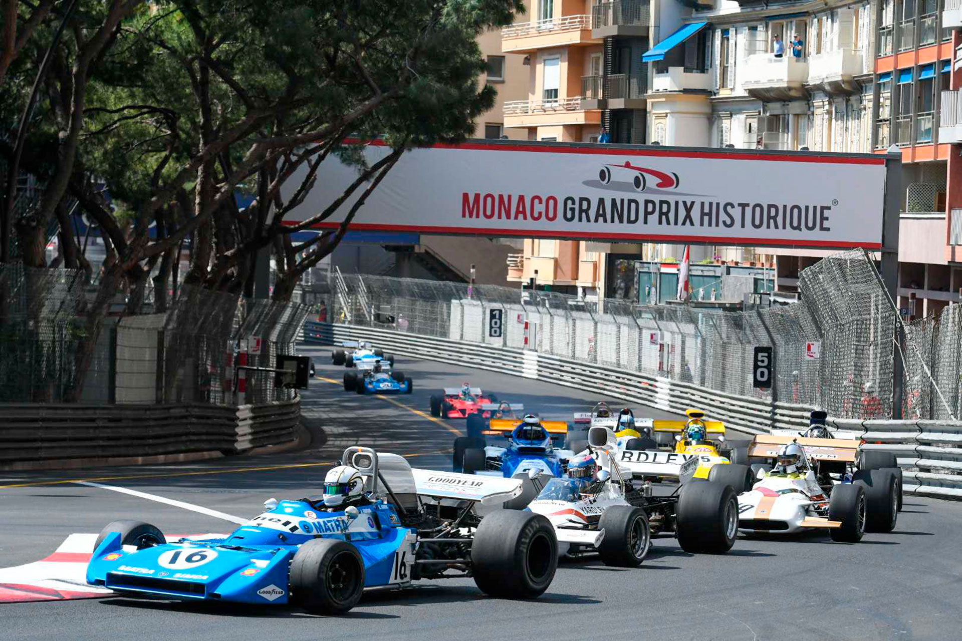 Largada de la Serie E, con autos de la F1 de 1973 a 1976 (ACM_Media)