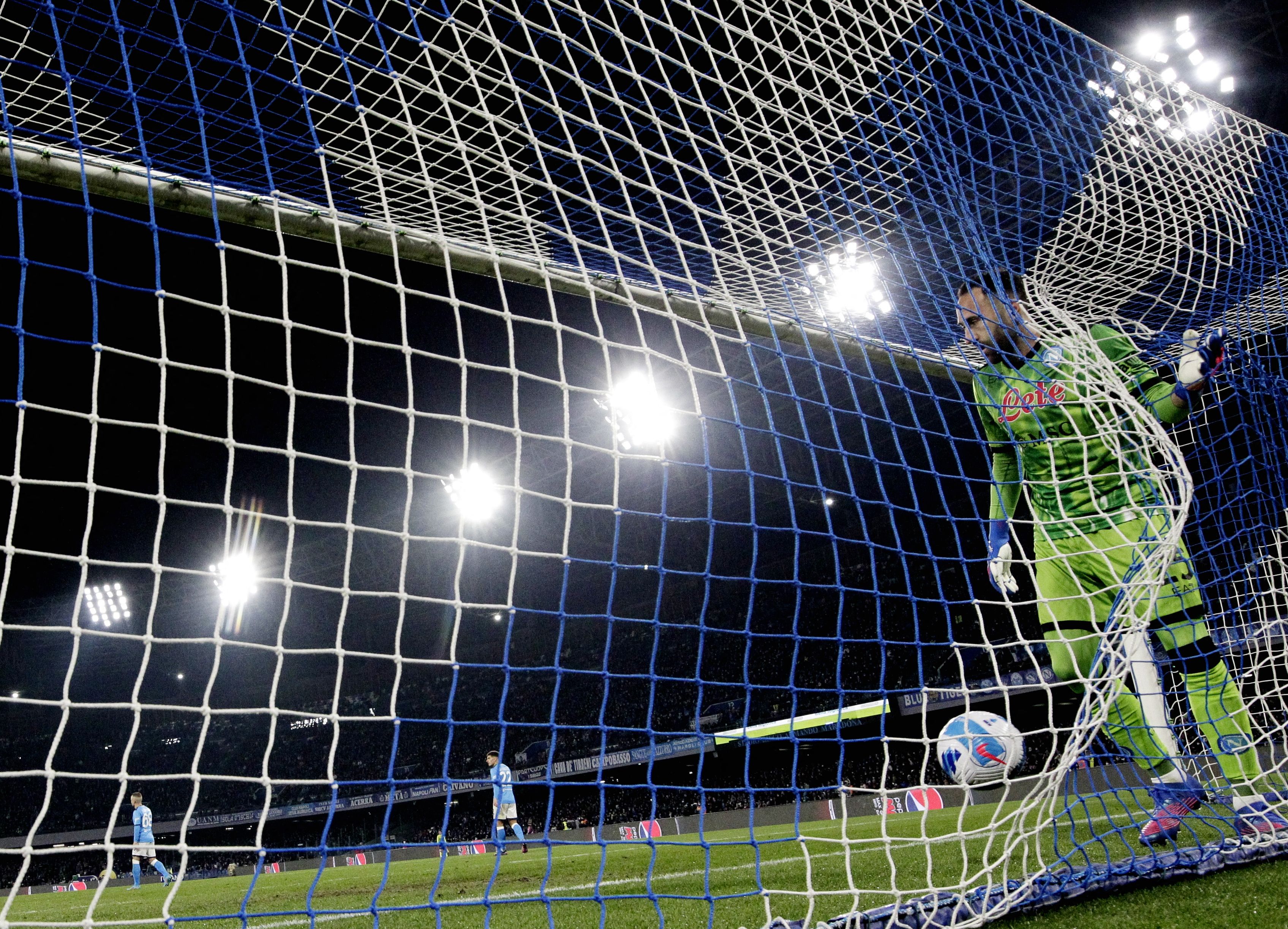 Soccer Football - Serie A - Napoli v AC Milan - Stadio Diego Armando Maradona, Naples, Italy - March 6, 2022 Napoli's David Ospina looks dejected after AC Milan's first goal REUTERS/Ciro De Luca