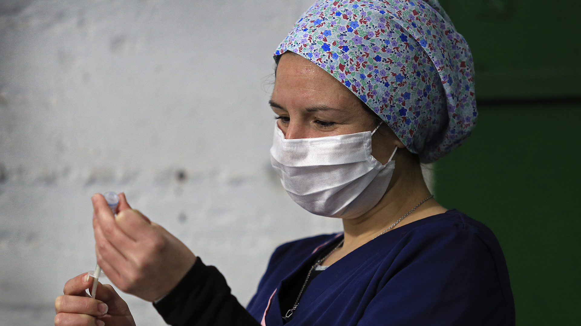 La aplicación de las dosis de refuerzo es necesaria por las dos dosis del esquema primario decaen en su eficacia con el paso del tiempo/ FOTO NA: MARCELO CAPECE