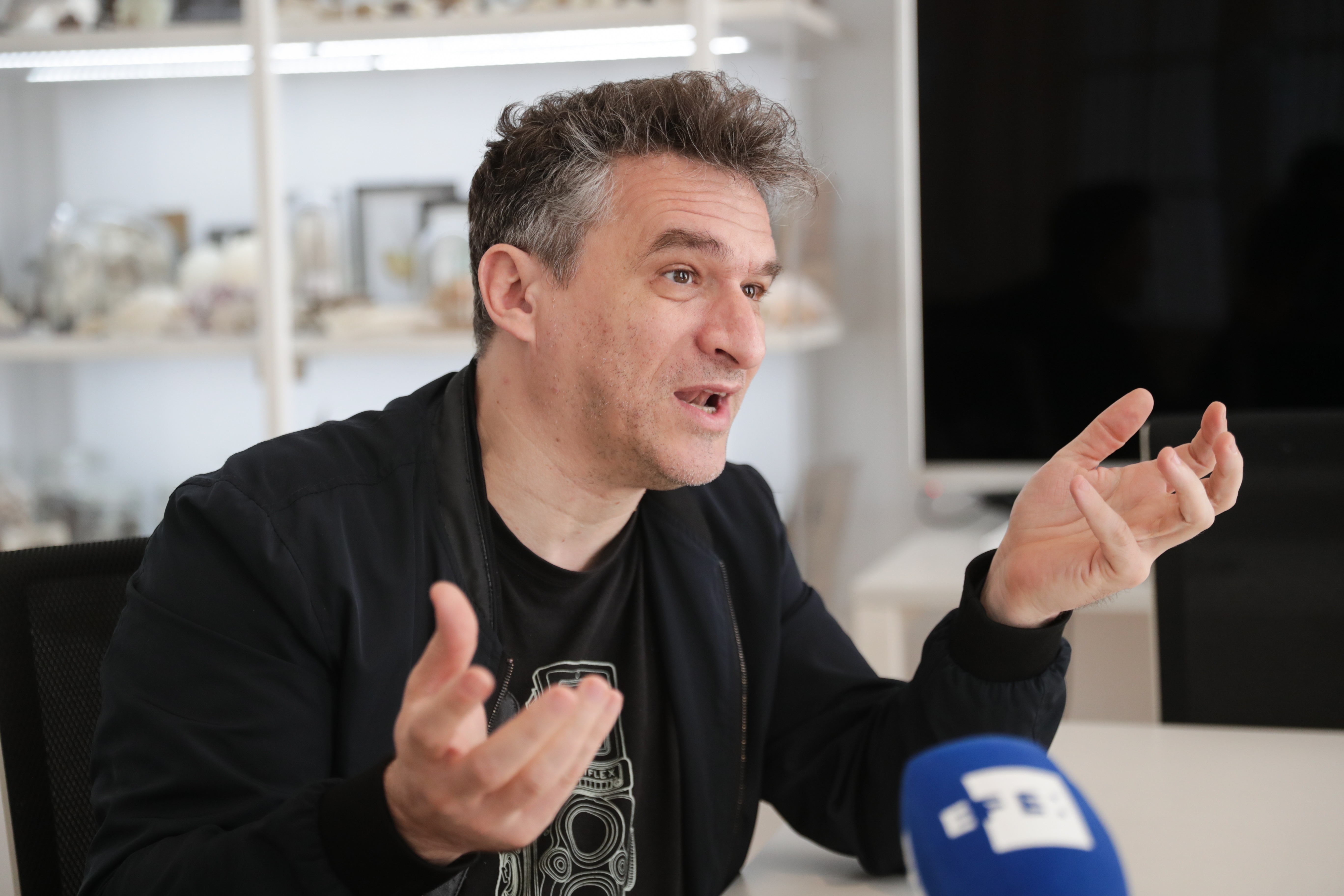 El director uruguayo de la película "Soñar Robots", Pablo Casacuberta