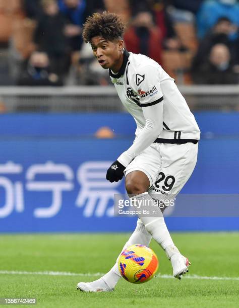 MILAN, ITALY - DECEMBER 01: Eddy Salcedo of Spezia Calcio in action during the Serie A match between FC Internazionale and Spezia Calcio at Stadio Giuseppe Meazza on December 1, 2021 in Milan, Italy. (Photo by Giuseppe Bellini/Getty Images)